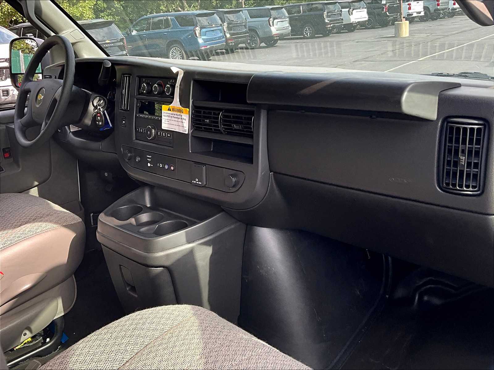 2025 Chevrolet Express  - Photo 20