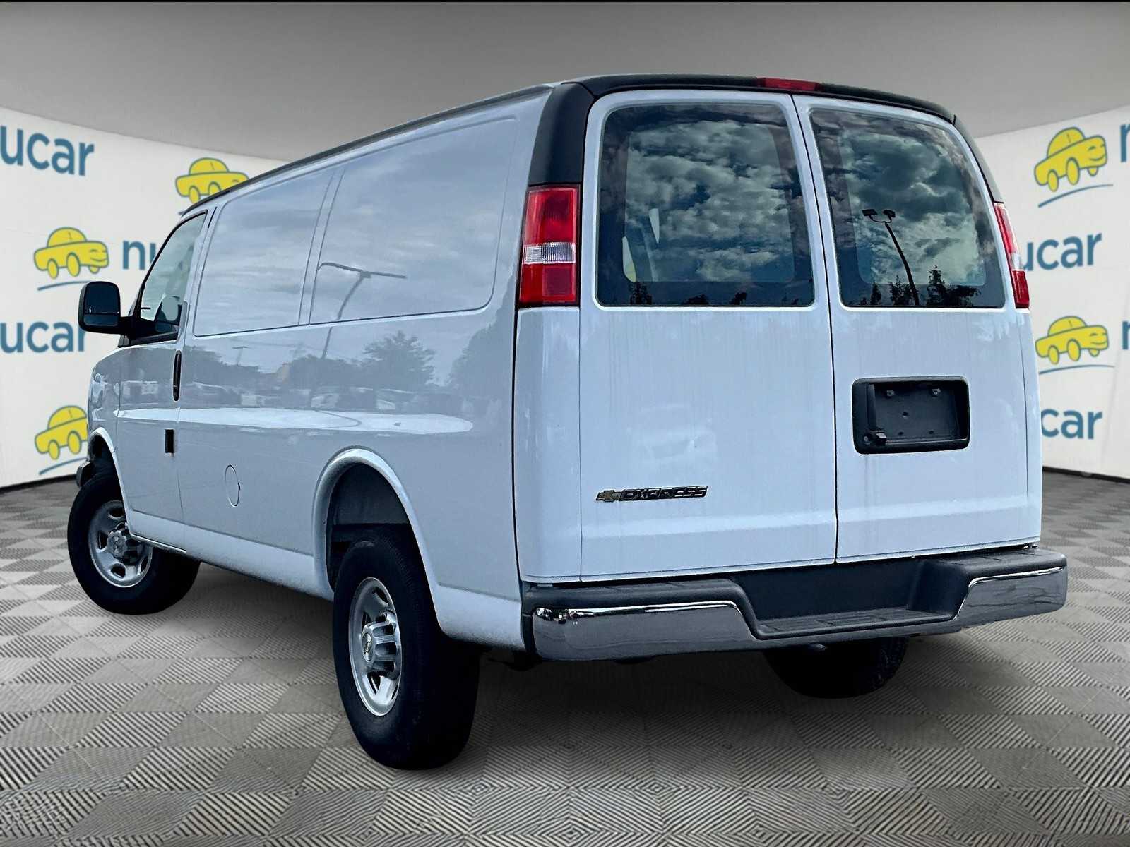 2025 Chevrolet Express  - Photo 10