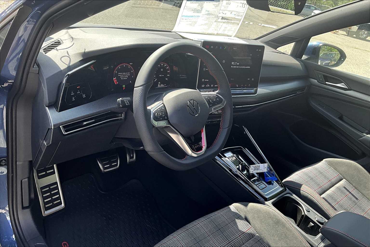 2025 Volkswagen Golf GTI S - Photo 9
