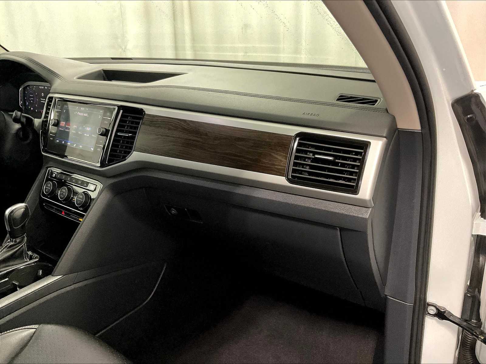 2022 Volkswagen Atlas 3.6L V6 SE w/Technology - Photo 13