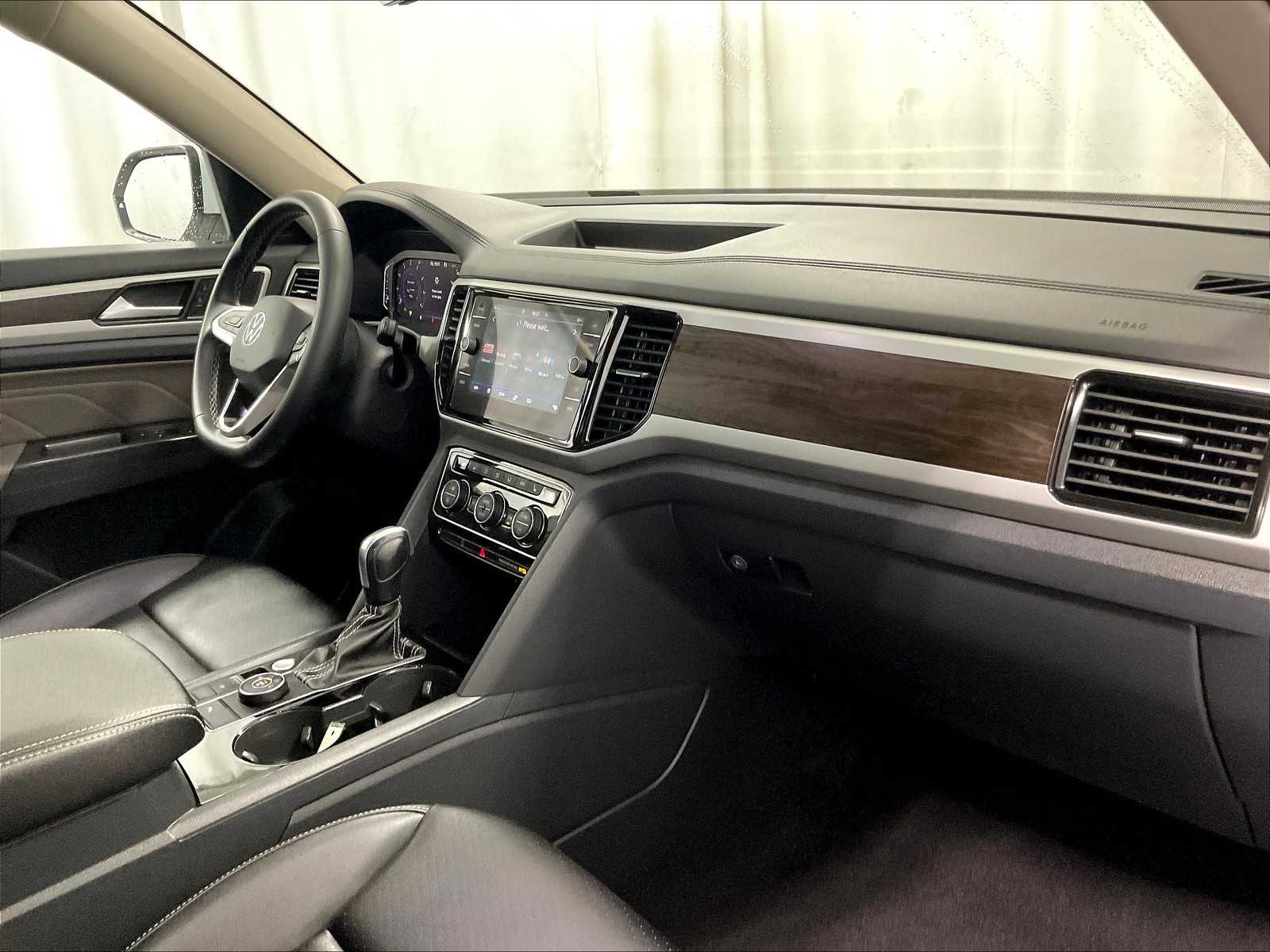 2022 Volkswagen Atlas 3.6L V6 SE w/Technology - Photo 14