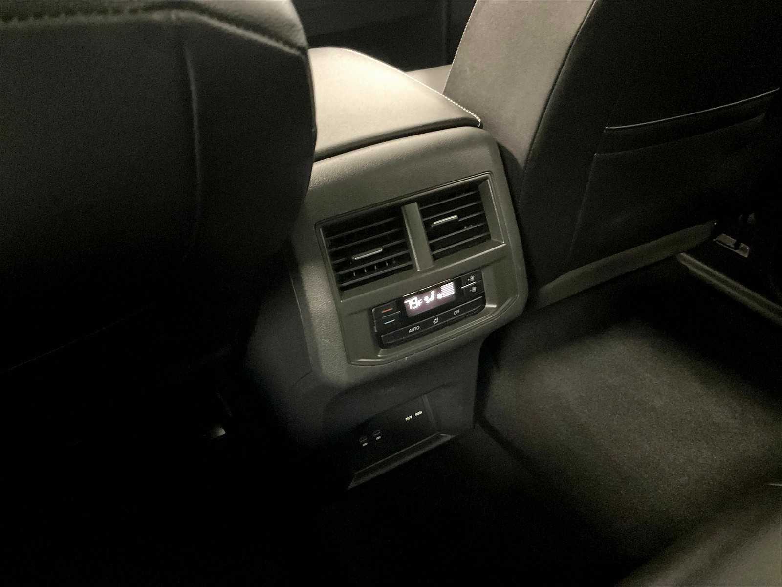 2022 Volkswagen Atlas 3.6L V6 SE w/Technology - Photo 29
