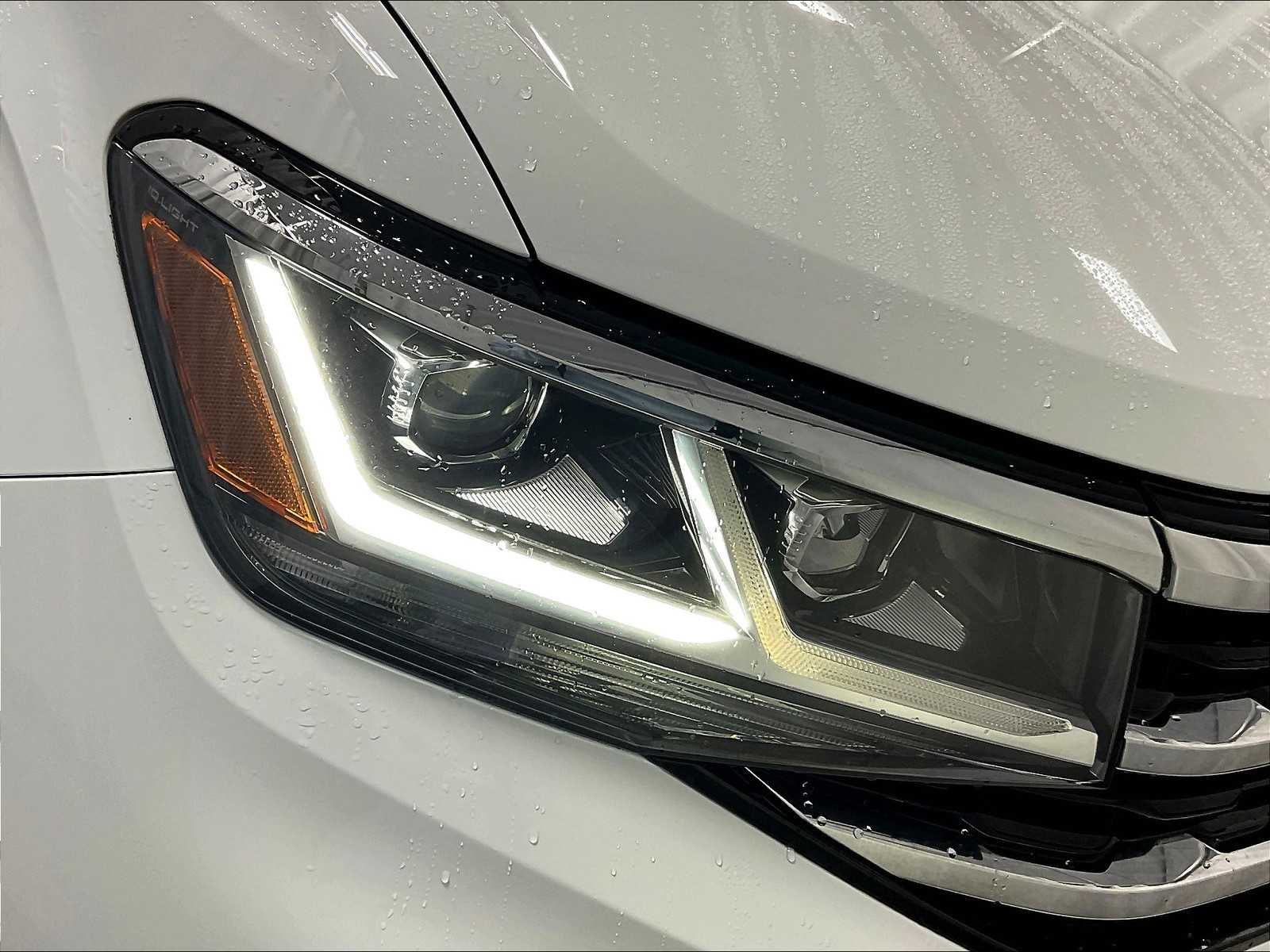 2022 Volkswagen Atlas 3.6L V6 SE w/Technology - Photo 34
