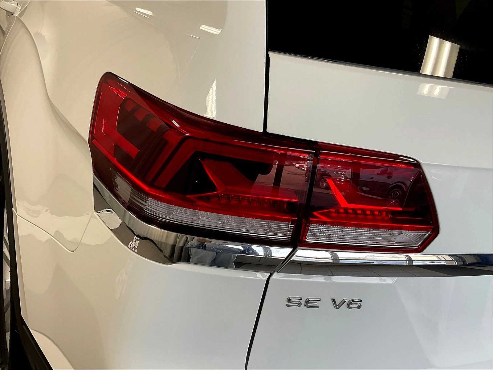 2022 Volkswagen Atlas 3.6L V6 SE w/Technology - Photo 35
