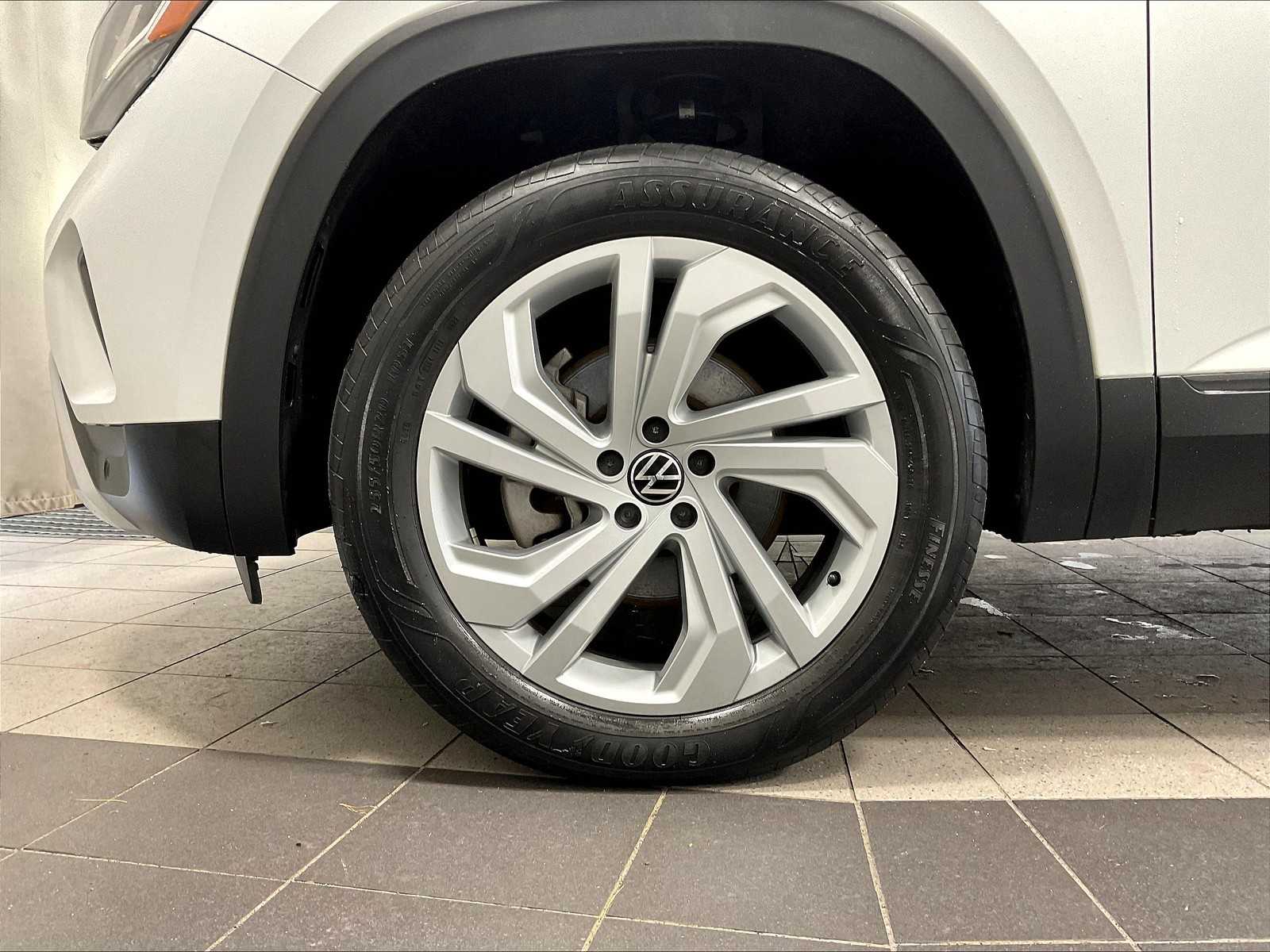 2022 Volkswagen Atlas 3.6L V6 SE w/Technology - Photo 7