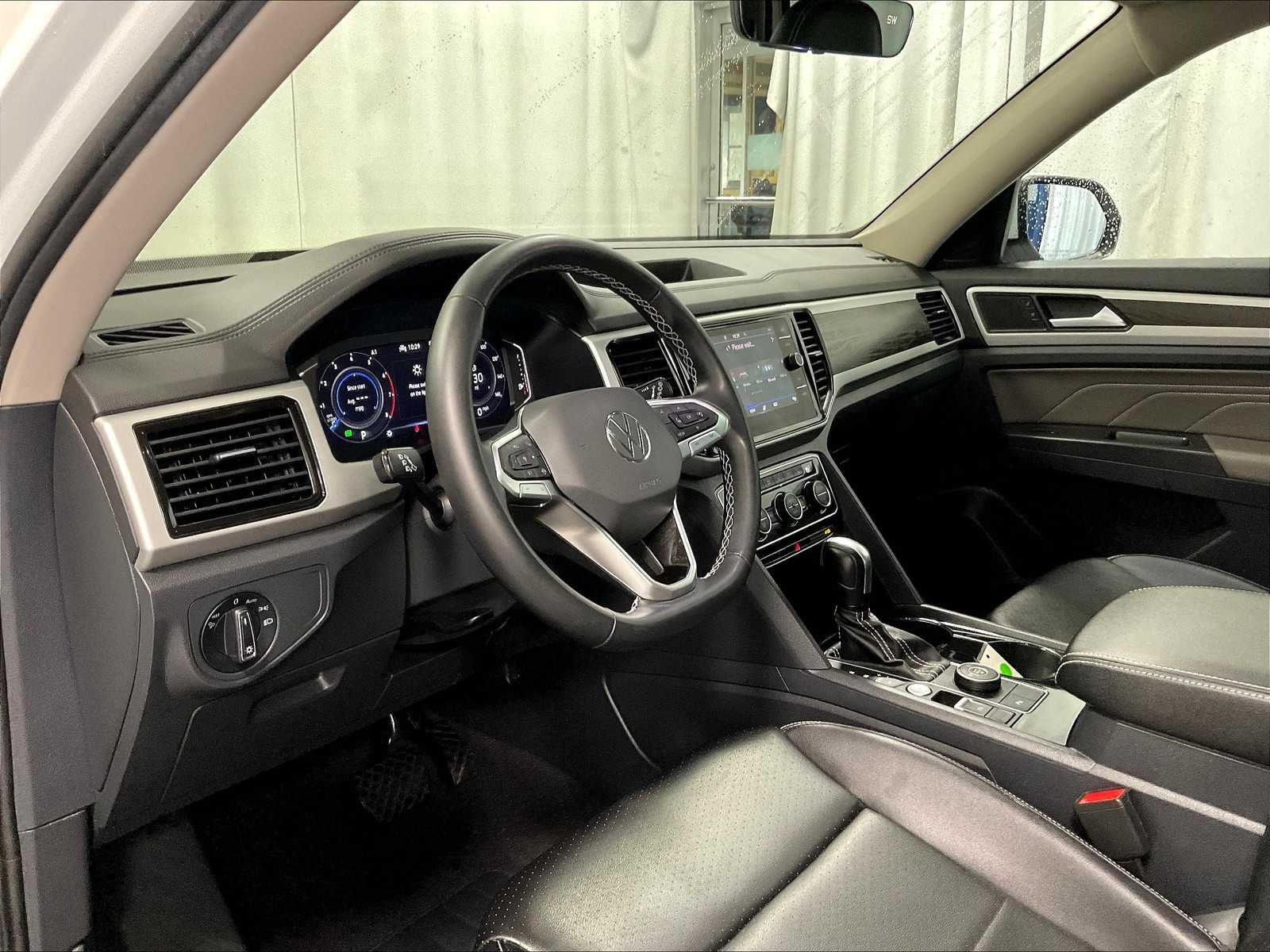 2022 Volkswagen Atlas 3.6L V6 SE w/Technology - Photo 8