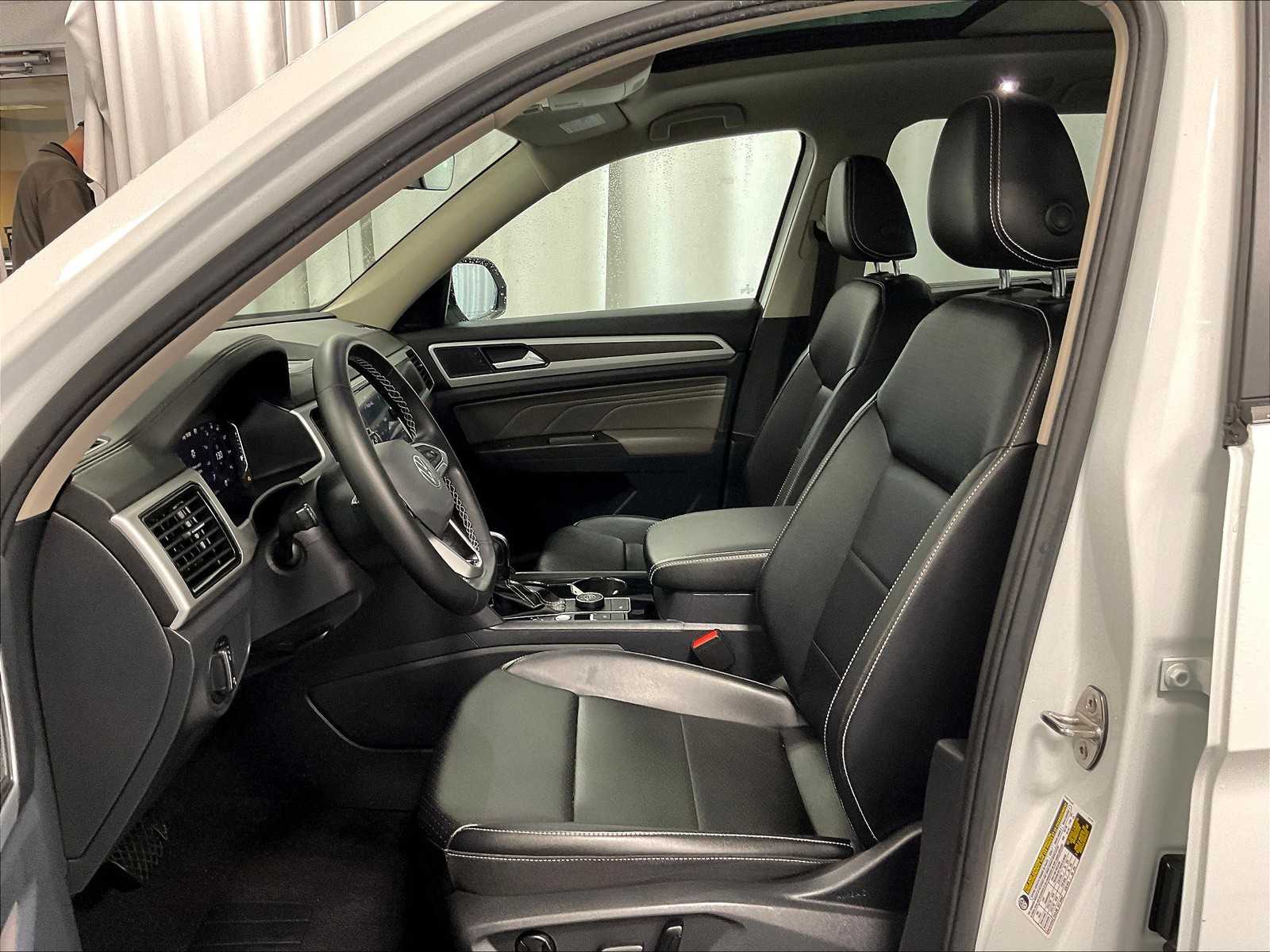 2022 Volkswagen Atlas 3.6L V6 SE w/Technology - Photo 10