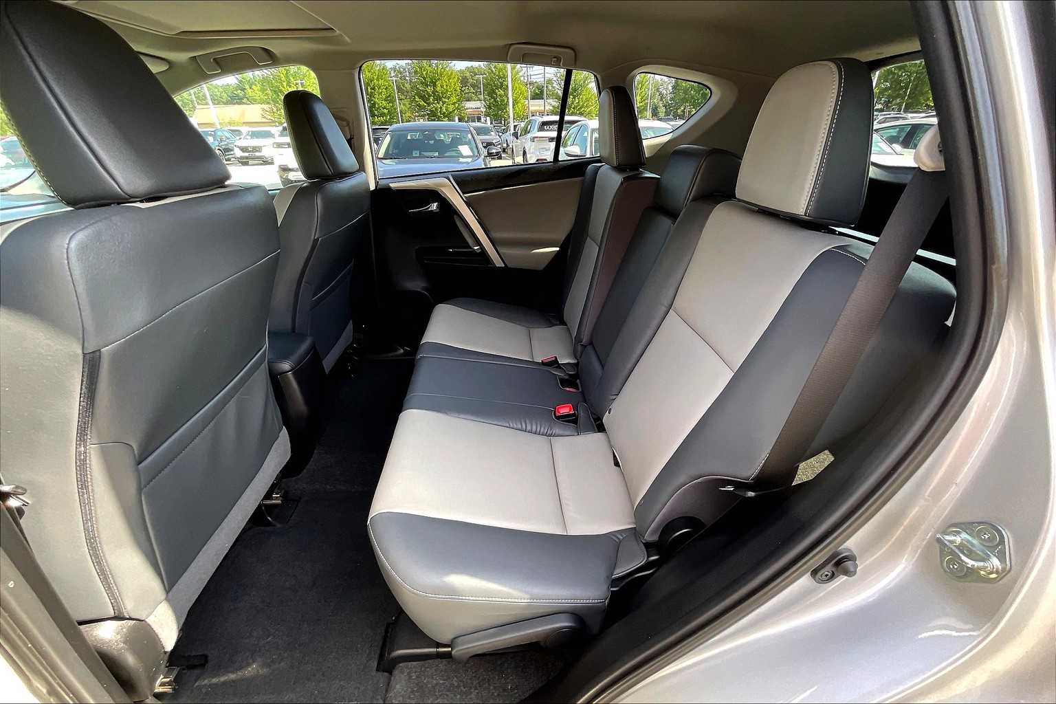 2015 Toyota RAV4 Limited - Photo 15
