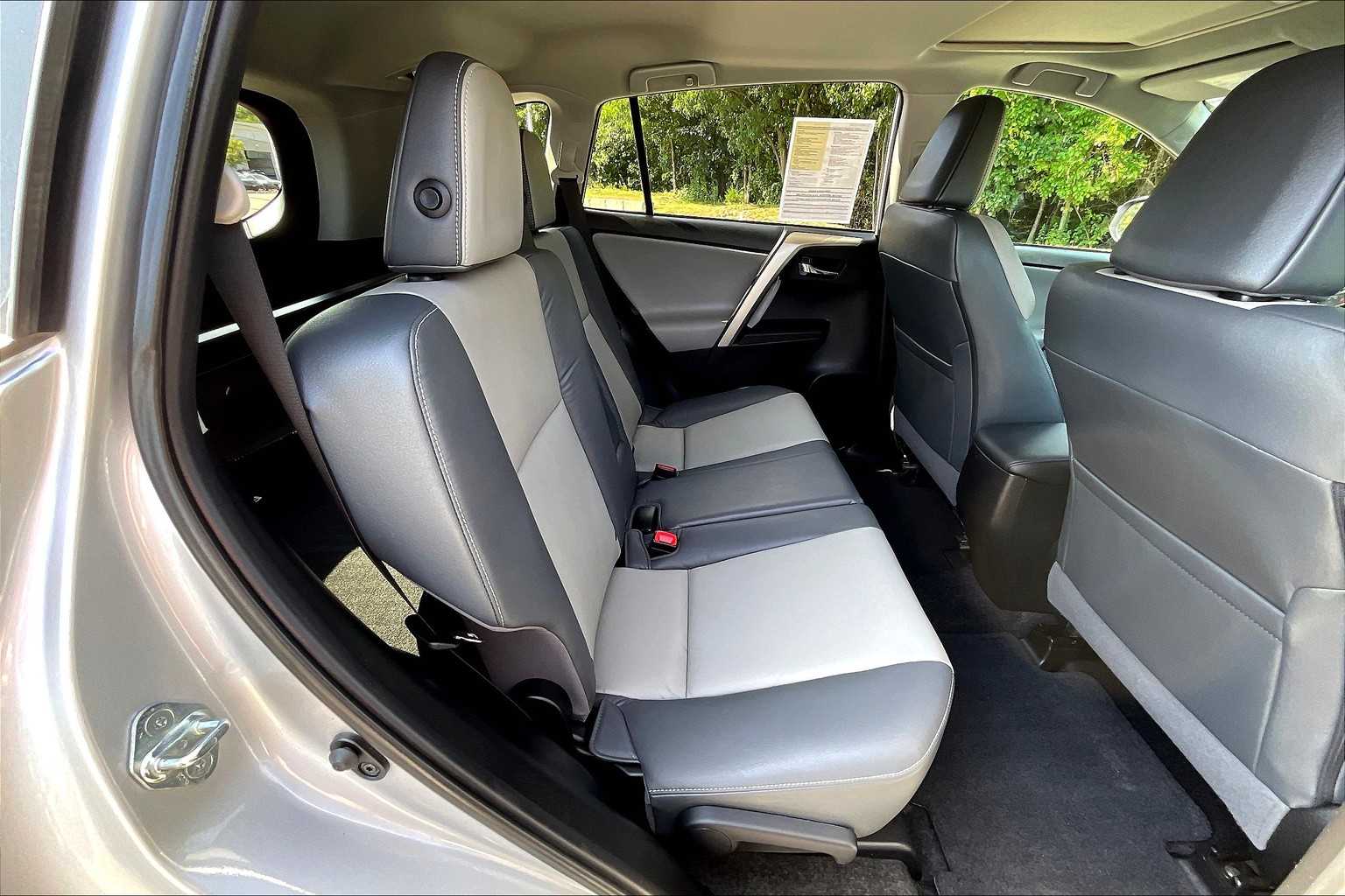 2015 Toyota RAV4 Limited - Photo 16