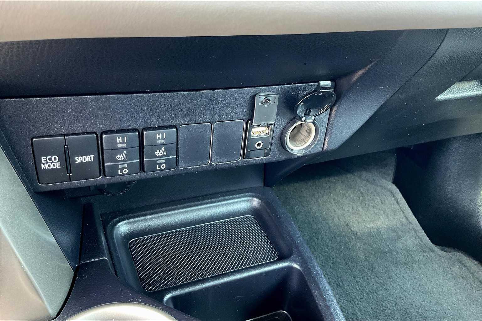 2015 Toyota RAV4 Limited - Photo 26