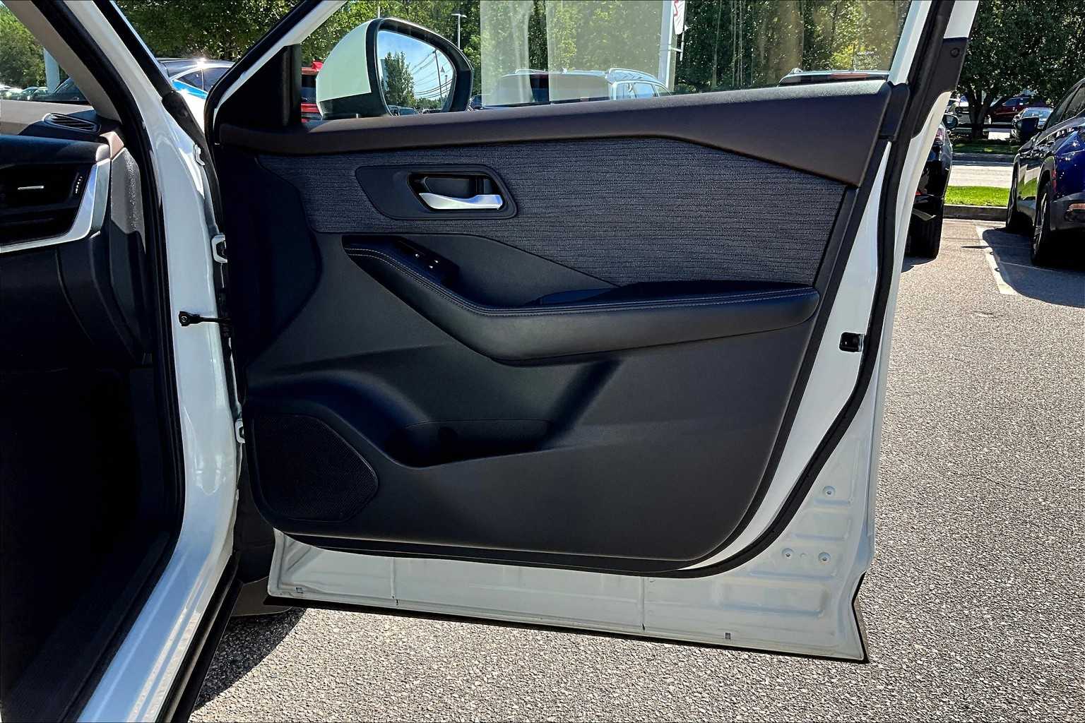 2023 Nissan Rogue SV - Photo 12