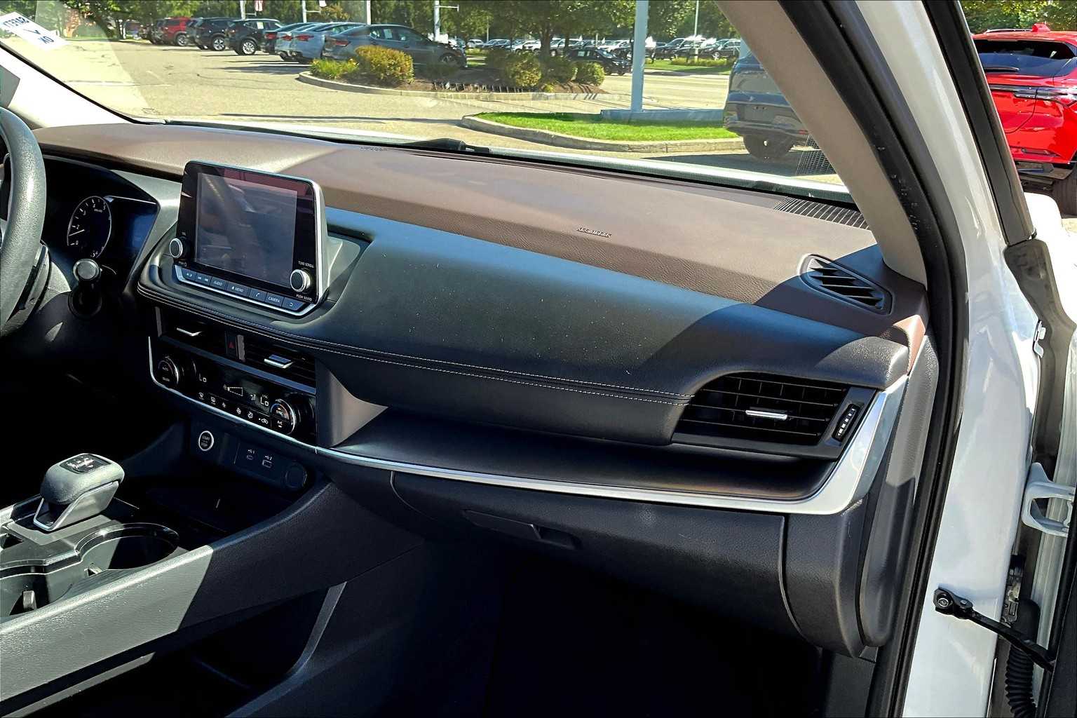 2023 Nissan Rogue SV - Photo 13