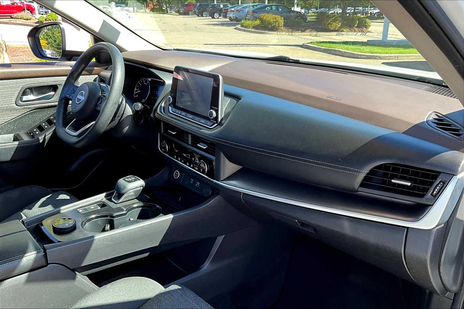 2023 Nissan Rogue SV - Photo 14