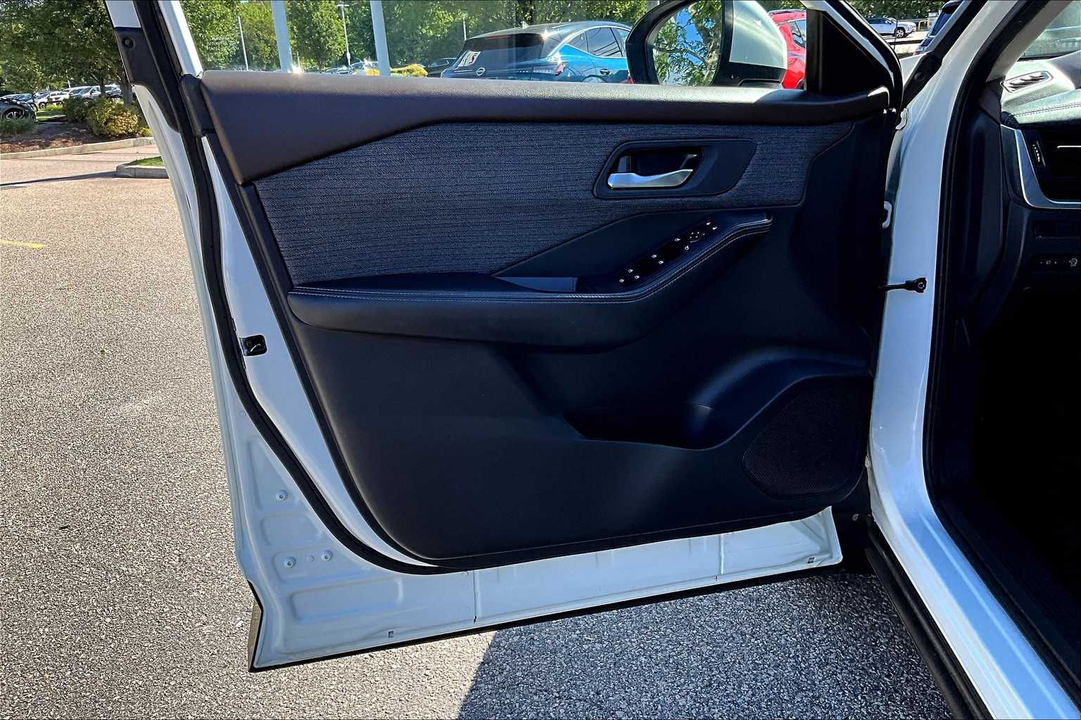 2023 Nissan Rogue SV - Photo 9