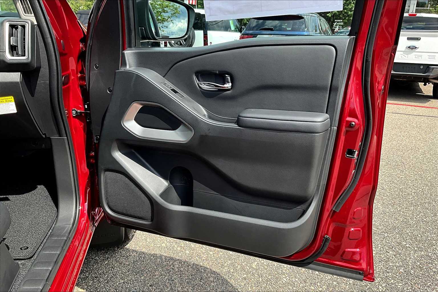 2025 Nissan Frontier SV - Photo 12