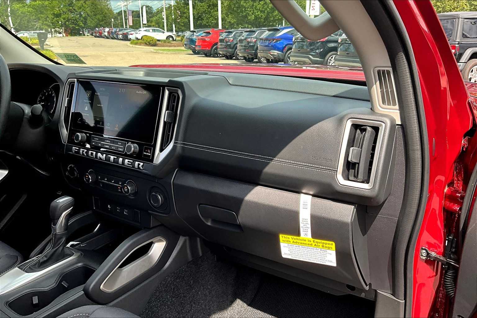 2025 Nissan Frontier SV - Photo 13