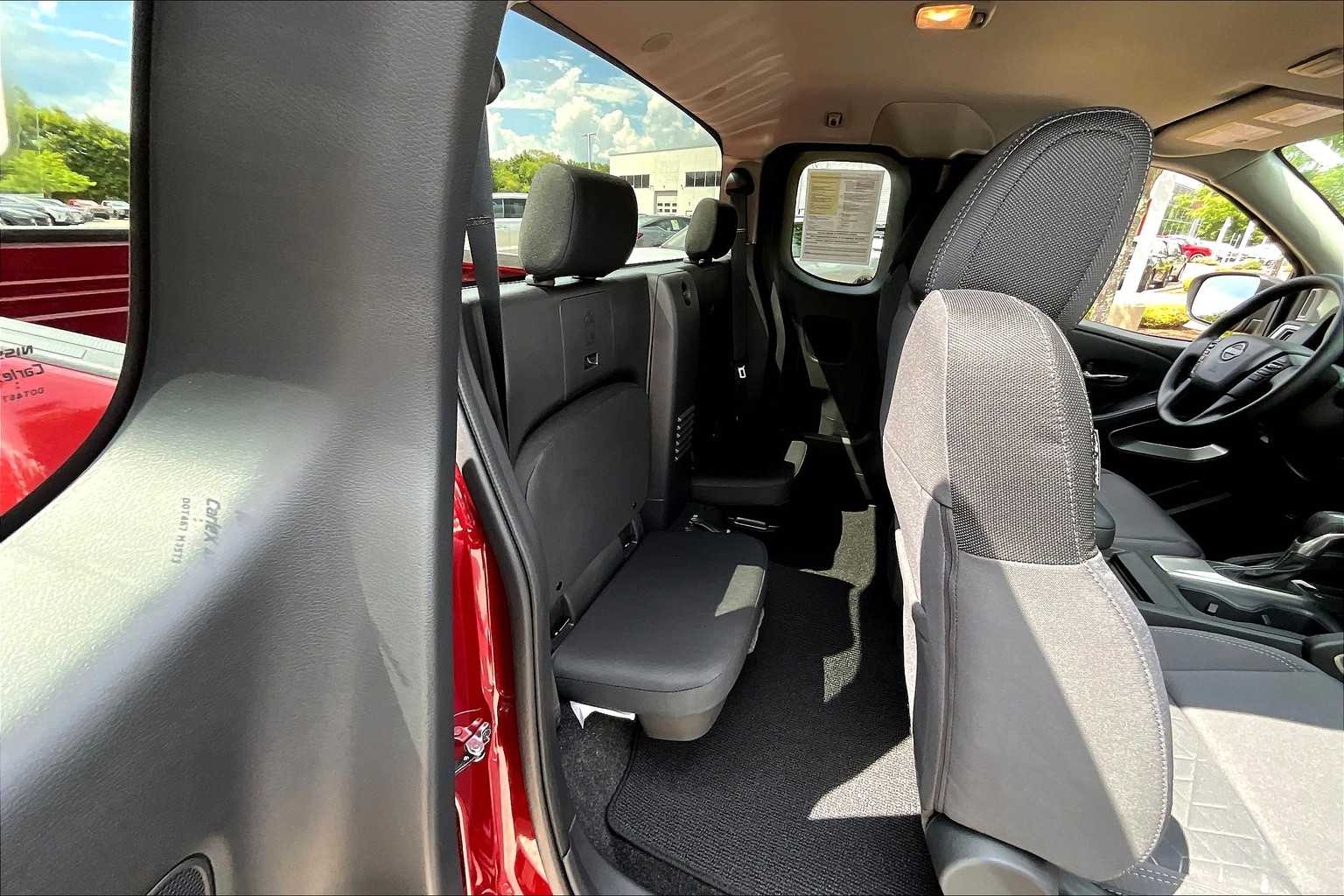 2025 Nissan Frontier SV - Photo 16