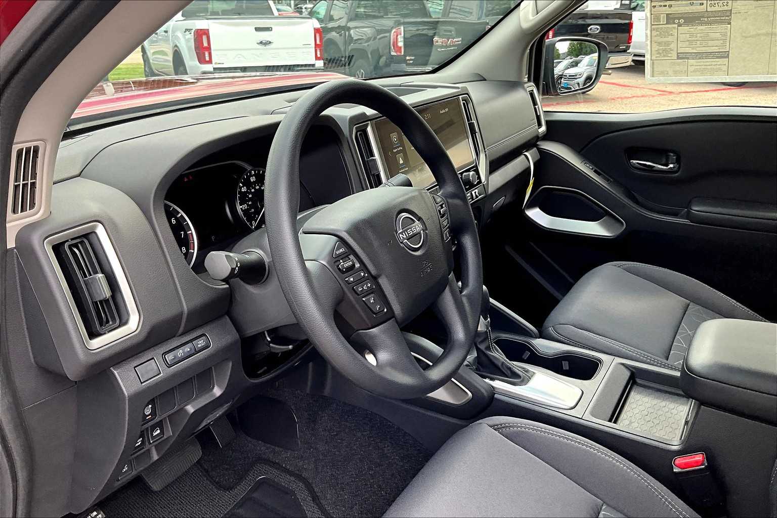 2025 Nissan Frontier SV - Photo 8