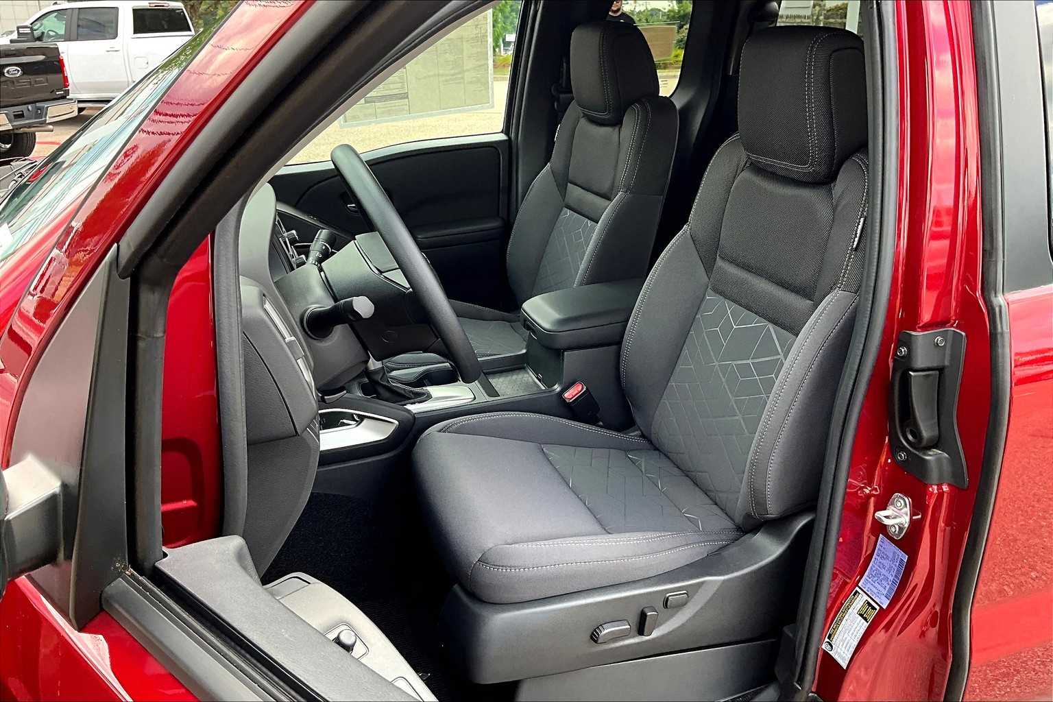 2025 Nissan Frontier SV - Photo 10
