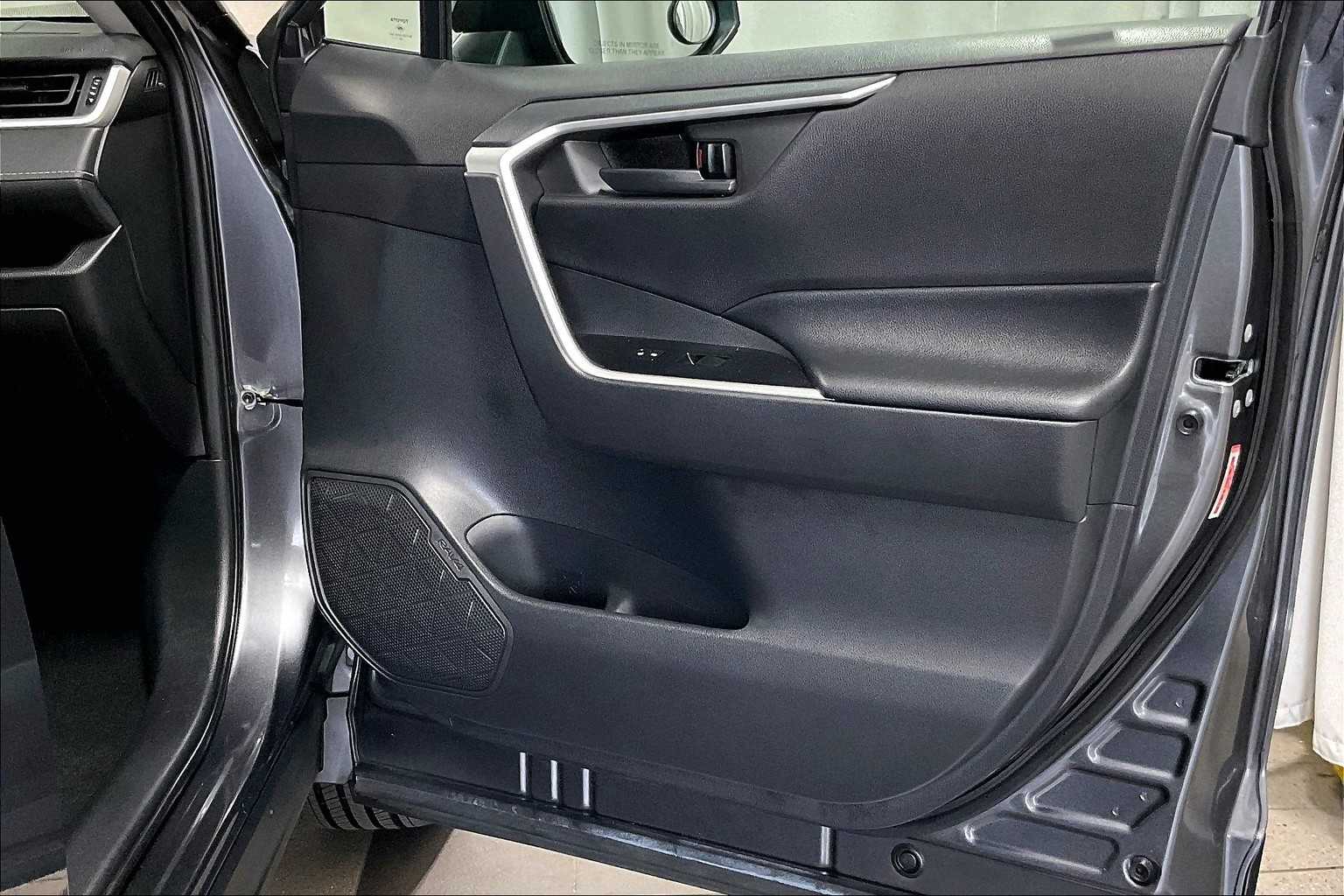 2021 Toyota RAV4 Hybrid LE - Photo 12