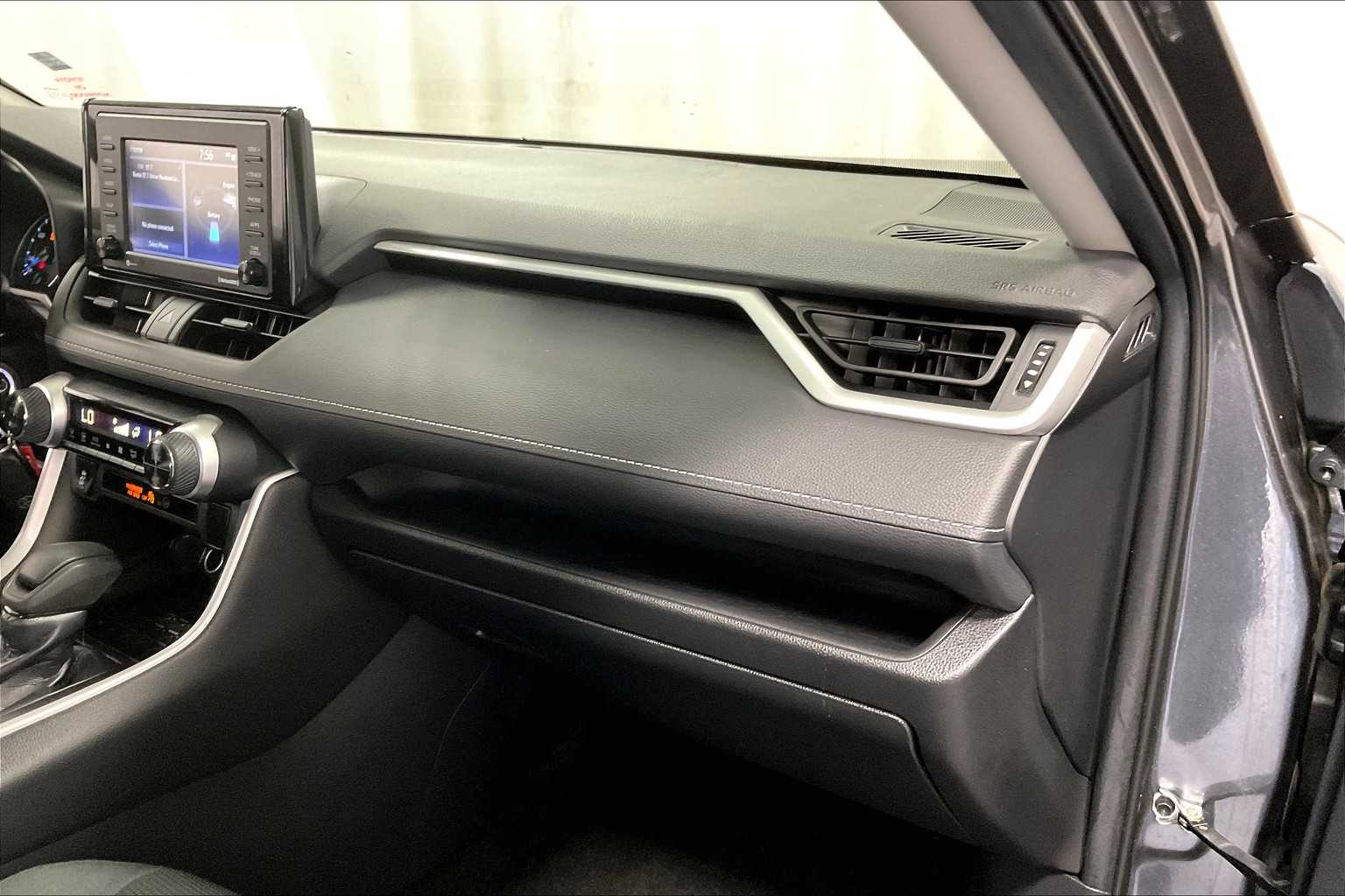 2021 Toyota RAV4 Hybrid LE - Photo 13
