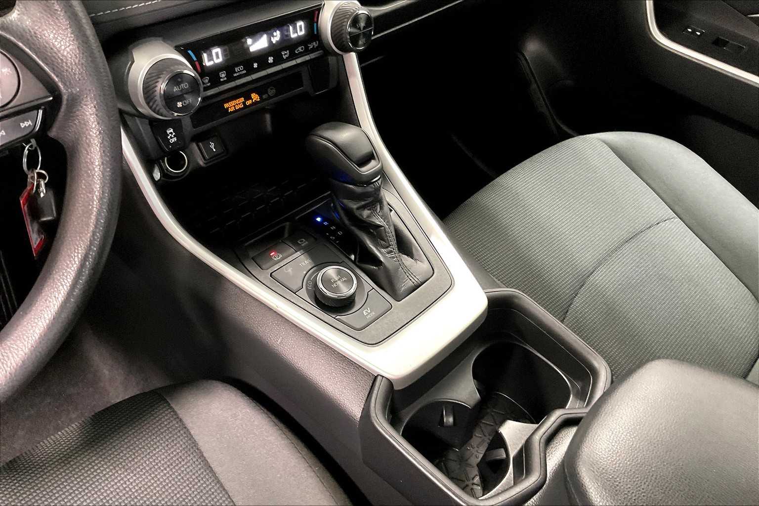 2021 Toyota RAV4 Hybrid LE - Photo 20