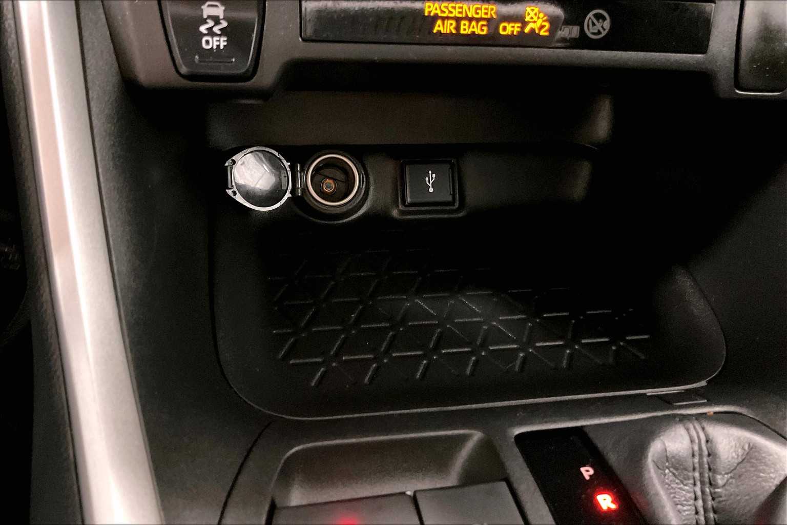 2021 Toyota RAV4 Hybrid LE - Photo 26