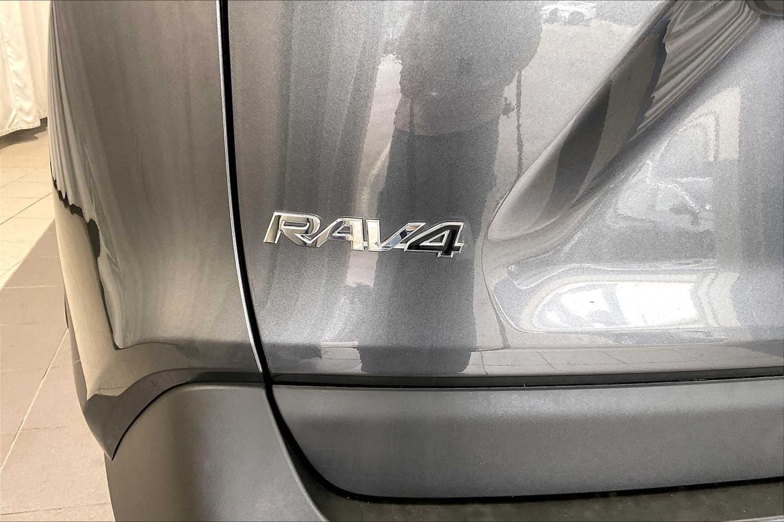 2021 Toyota RAV4 Hybrid LE - Photo 28