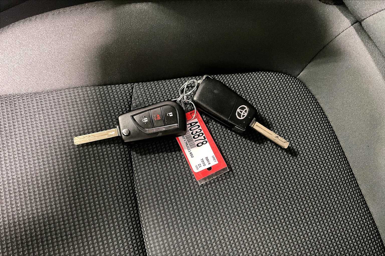 2021 Toyota RAV4 Hybrid LE - Photo 30