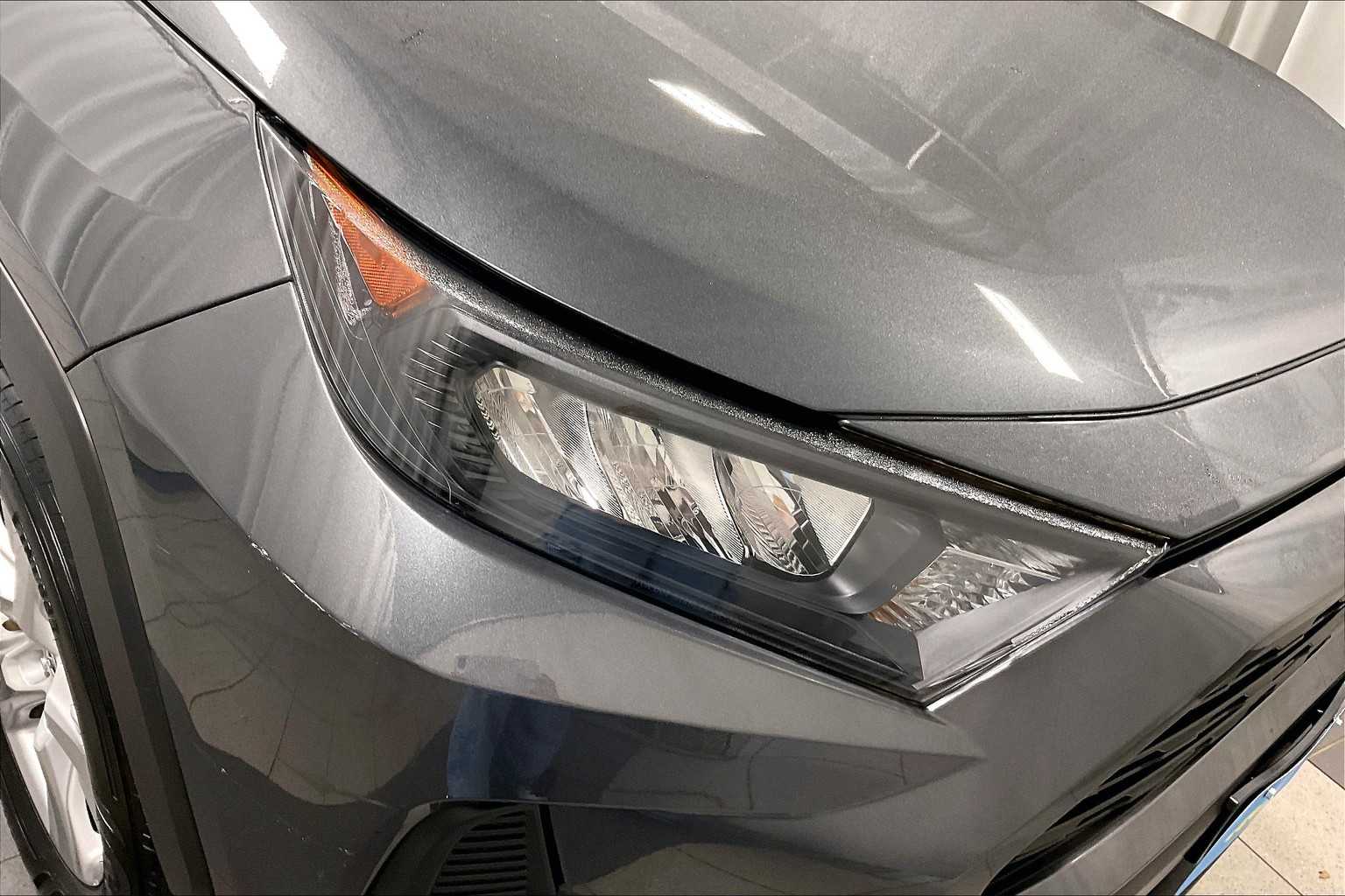 2021 Toyota RAV4 Hybrid LE - Photo 32