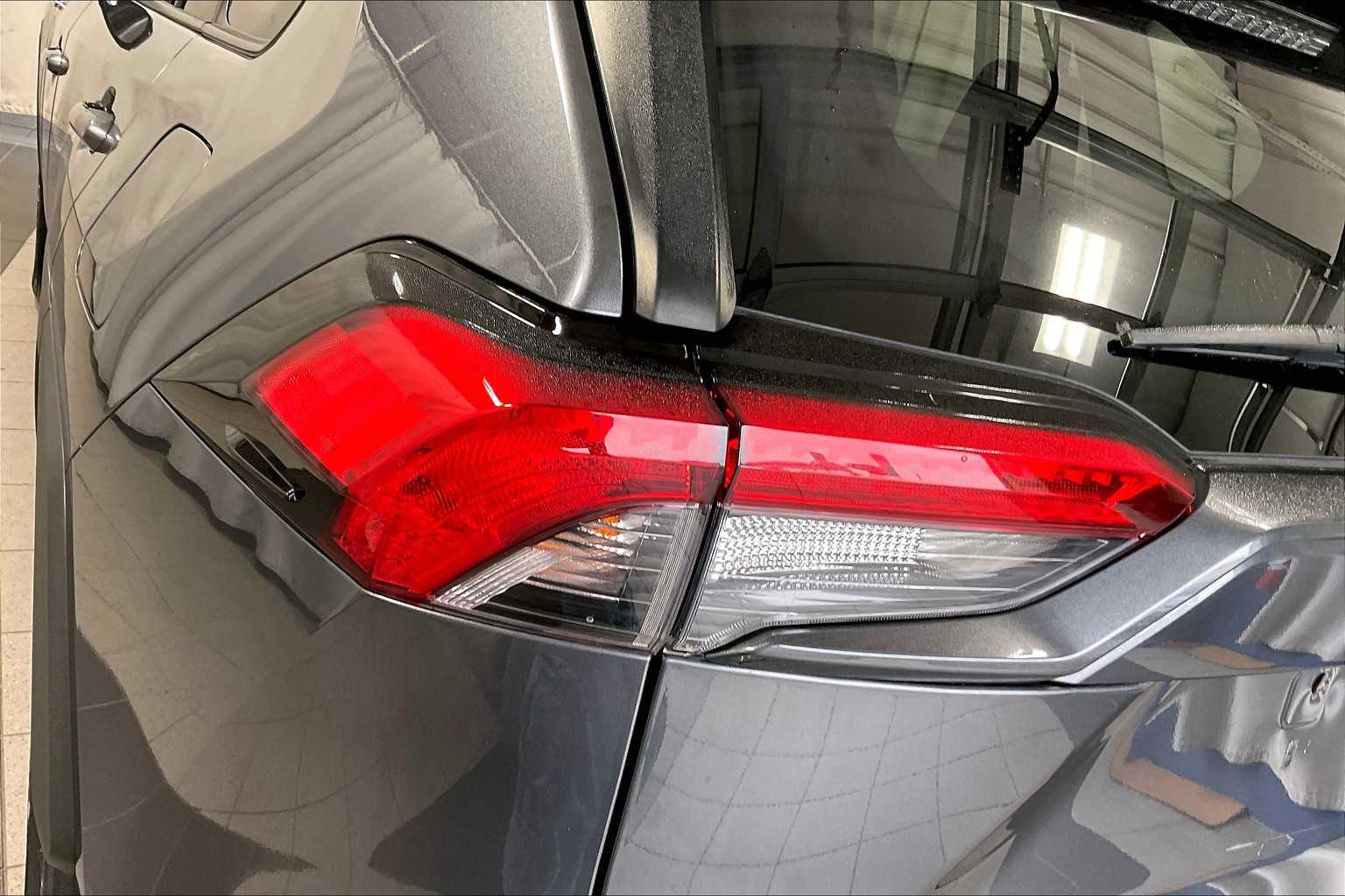 2021 Toyota RAV4 Hybrid LE - Photo 33