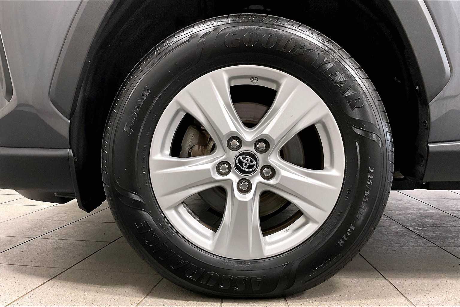 2021 Toyota RAV4 Hybrid LE - Photo 7