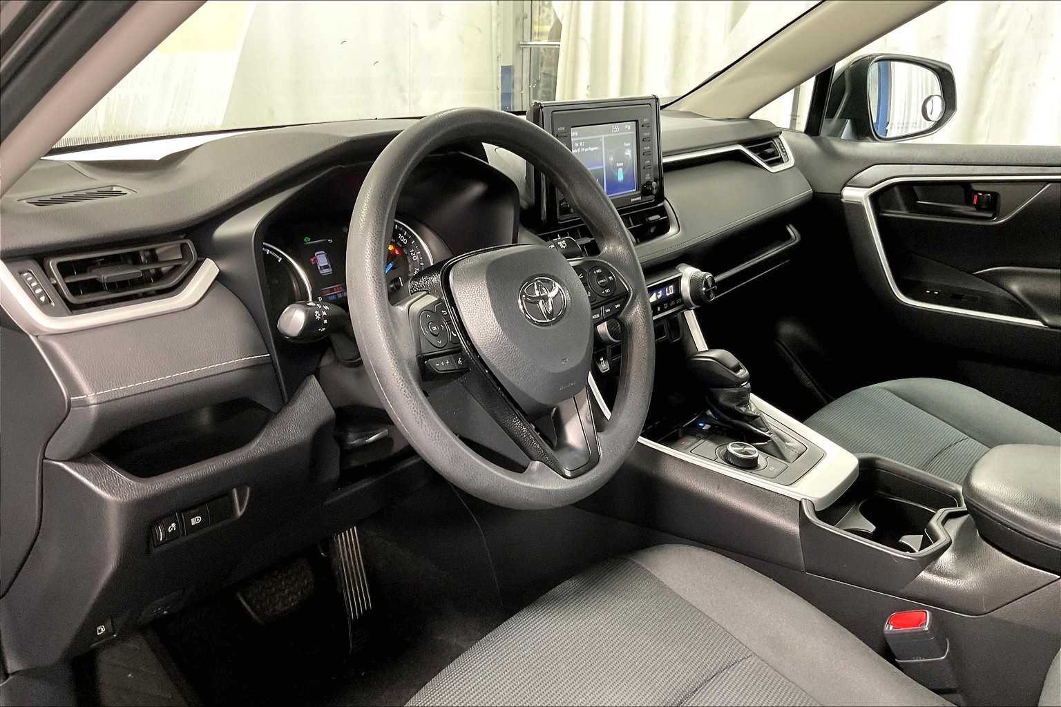 2021 Toyota RAV4 Hybrid LE - Photo 8