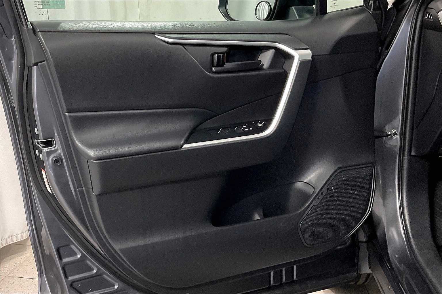 2021 Toyota RAV4 Hybrid LE - Photo 9