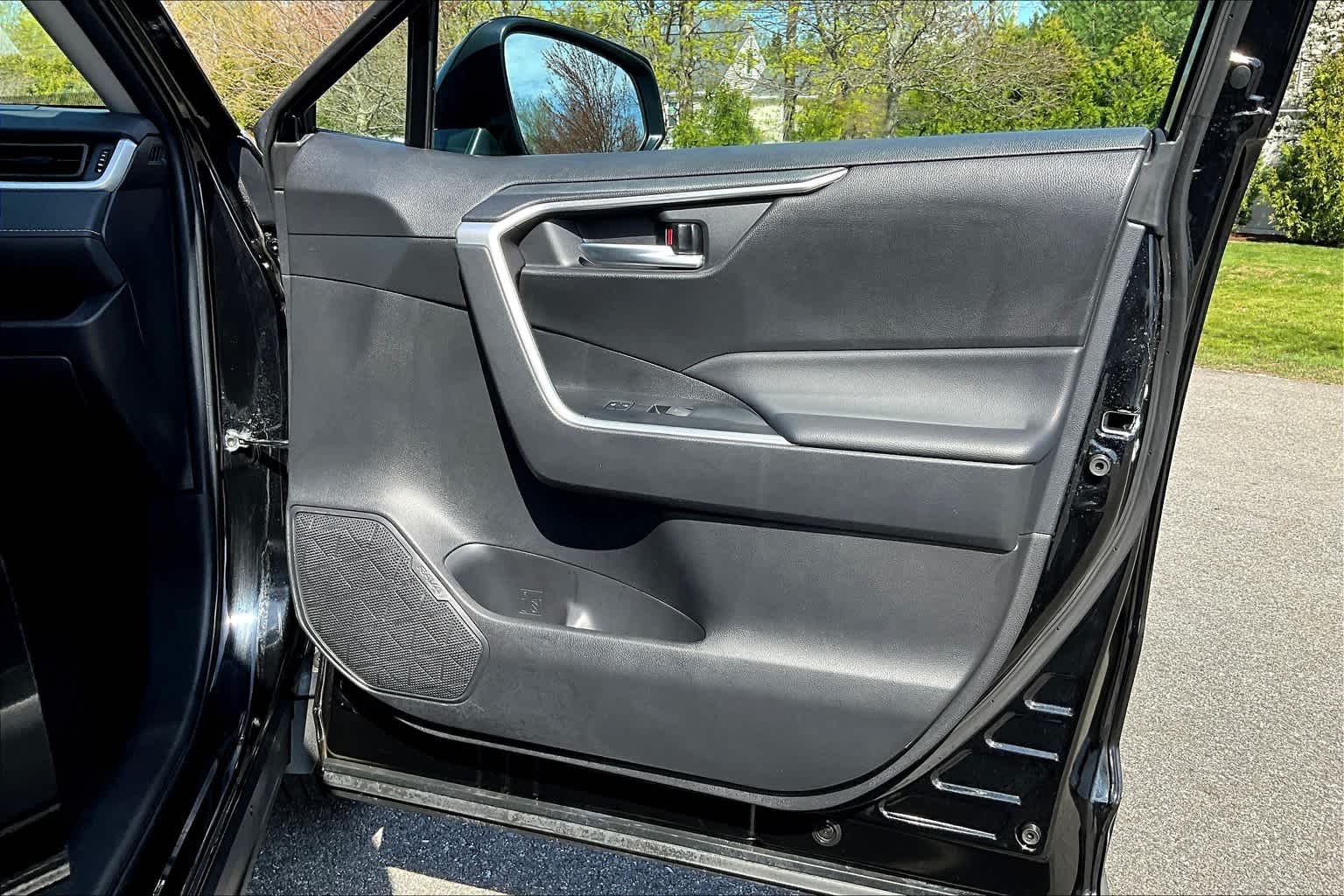 2024 Toyota RAV4 XLE - Photo 12