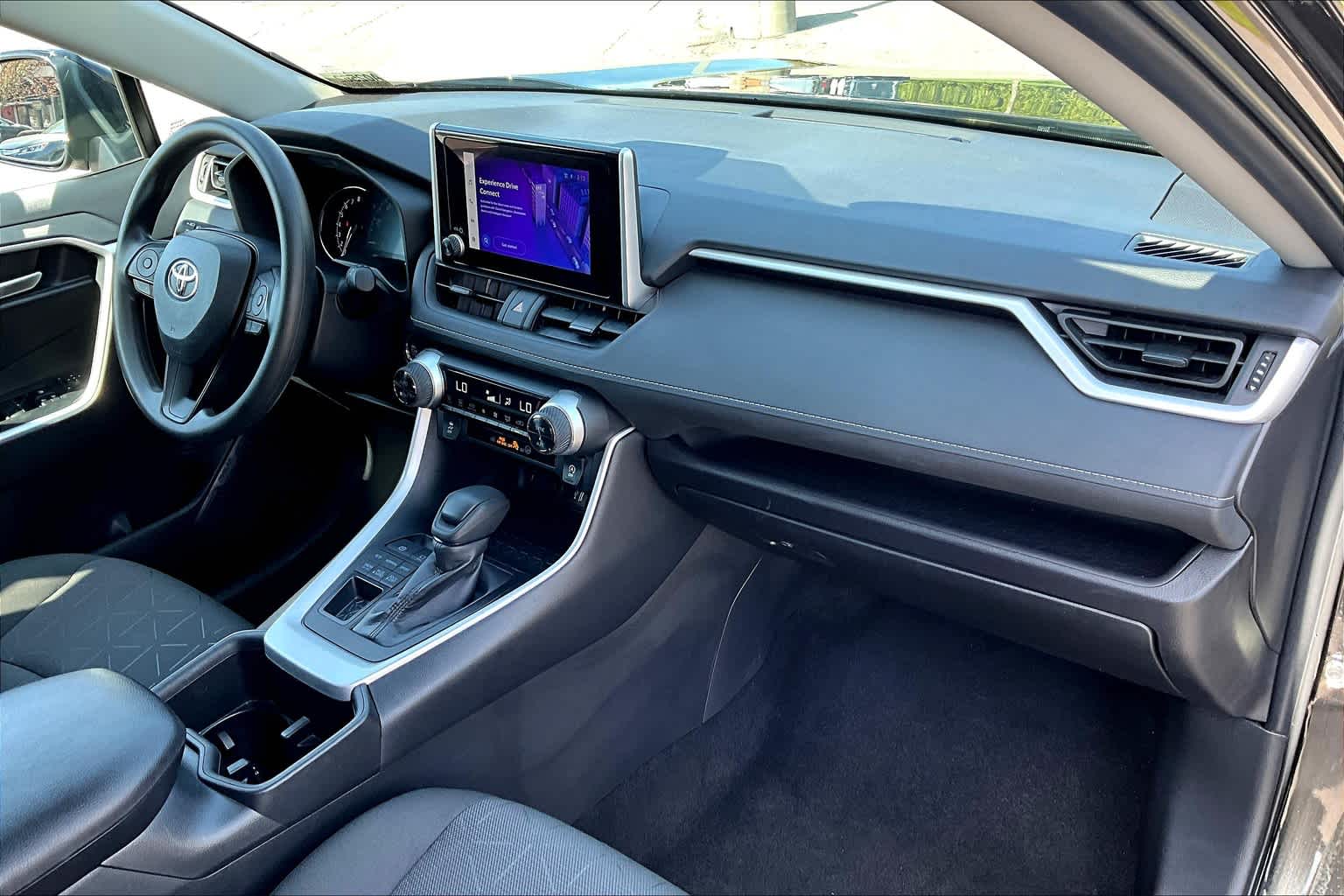 2024 Toyota RAV4 XLE - Photo 14