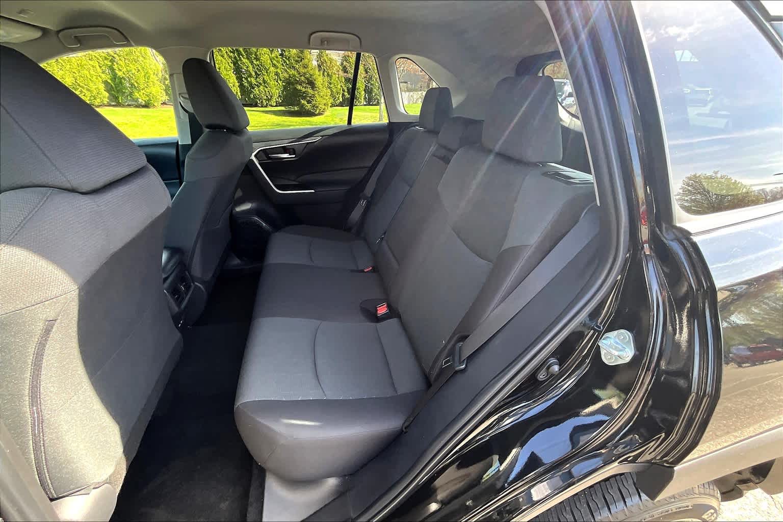 2024 Toyota RAV4 XLE - Photo 15