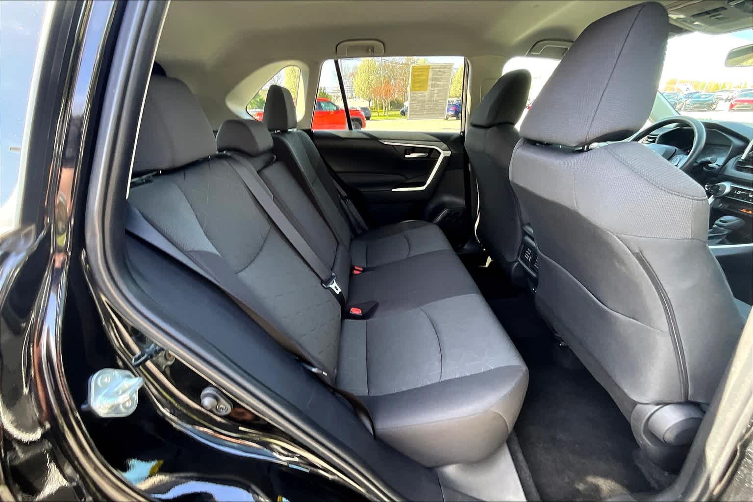 2024 Toyota RAV4 XLE - Photo 16