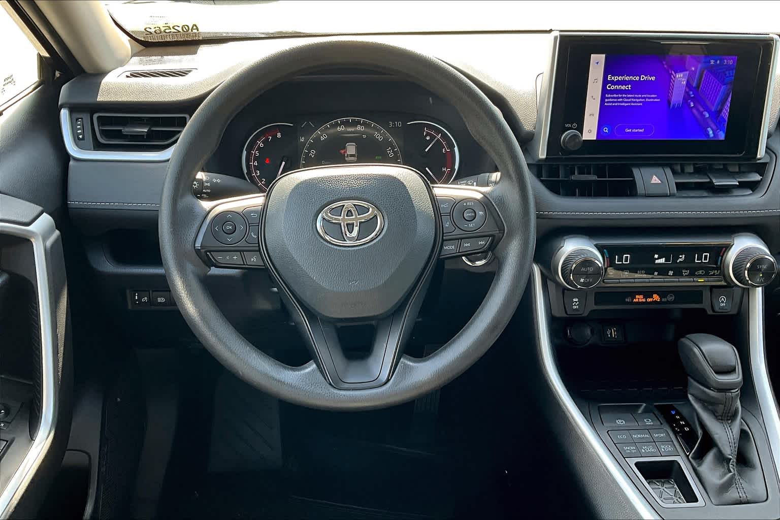 2024 Toyota RAV4 XLE - Photo 17