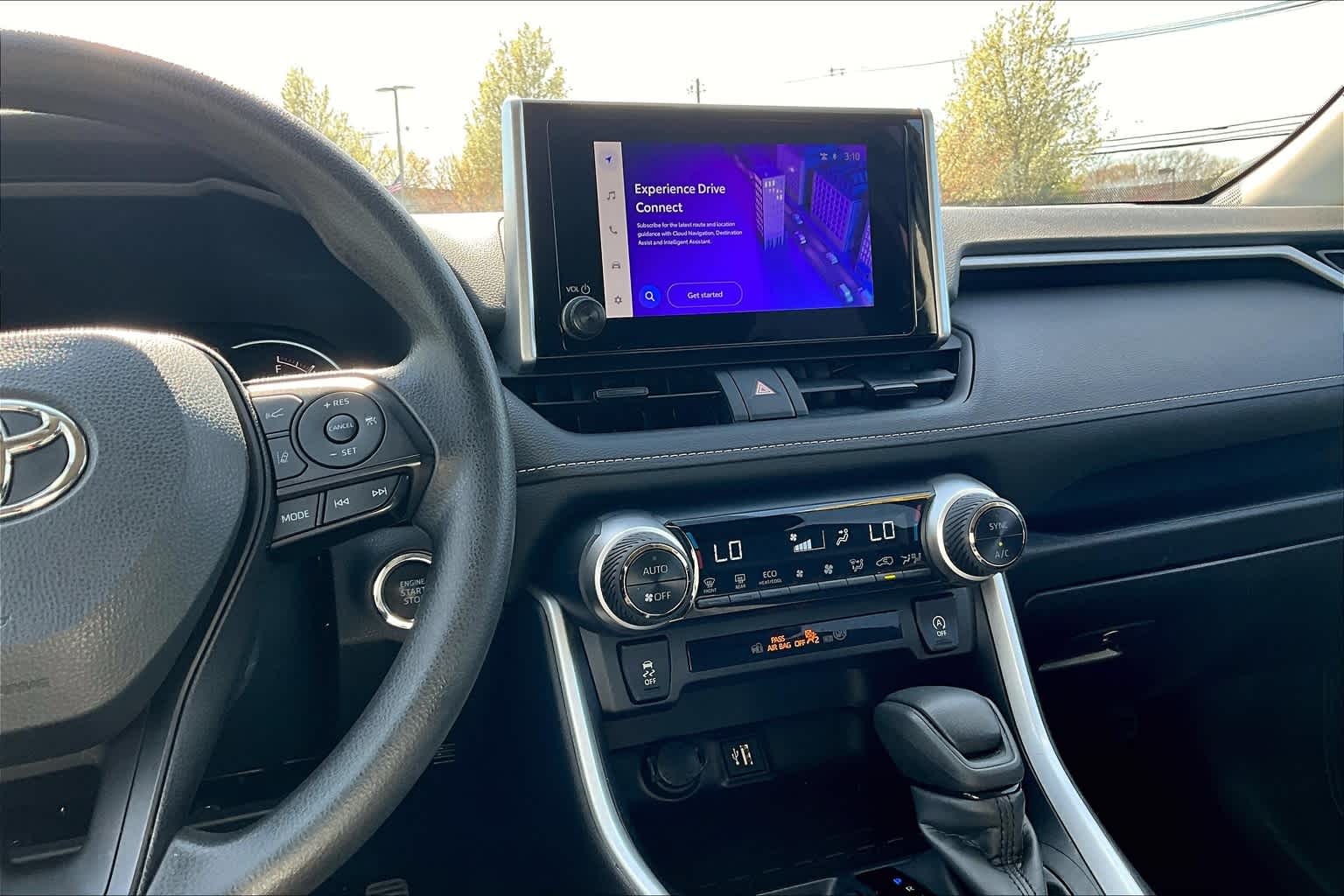 2024 Toyota RAV4 XLE - Photo 18