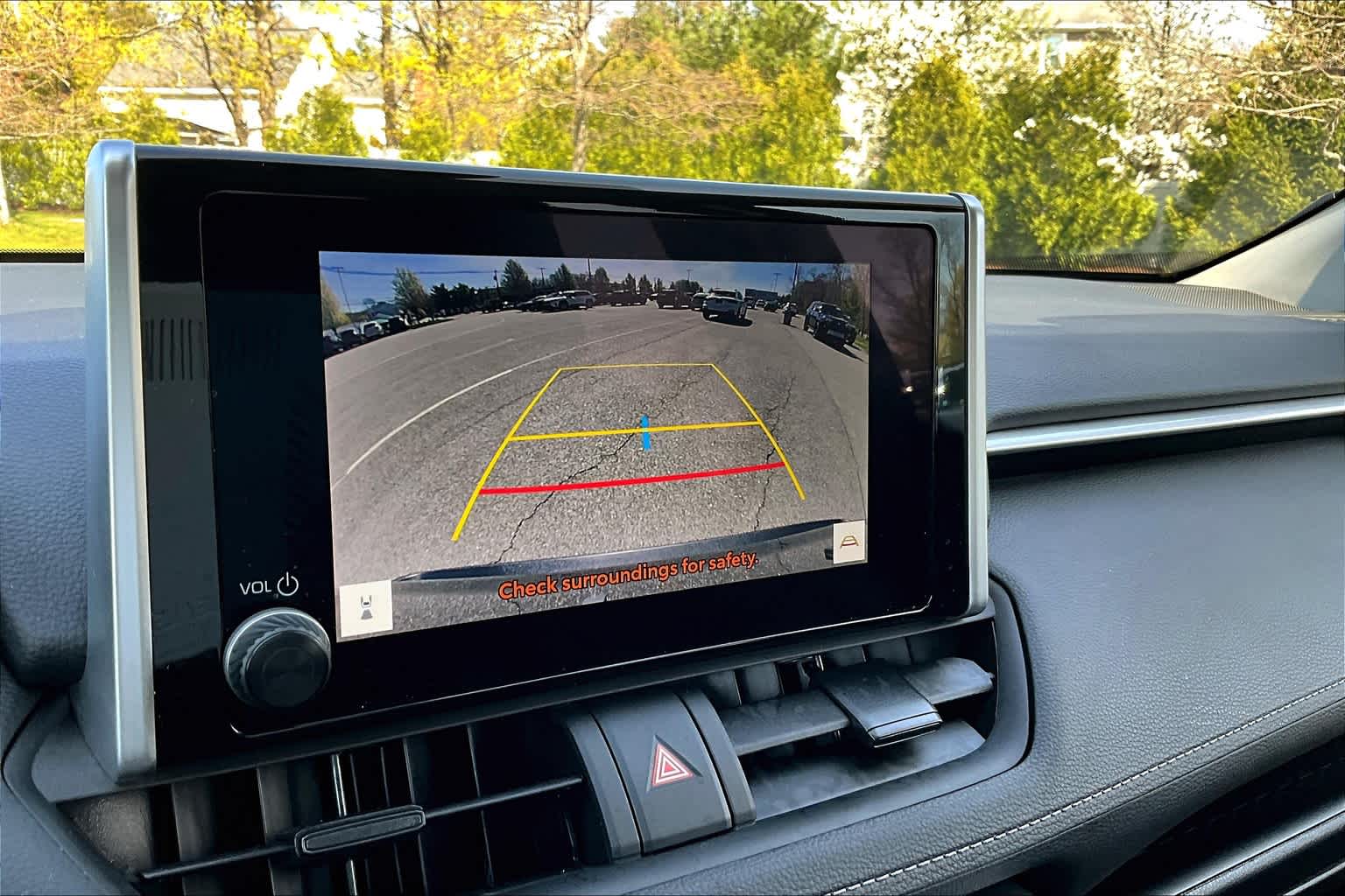 2024 Toyota RAV4 XLE - Photo 19