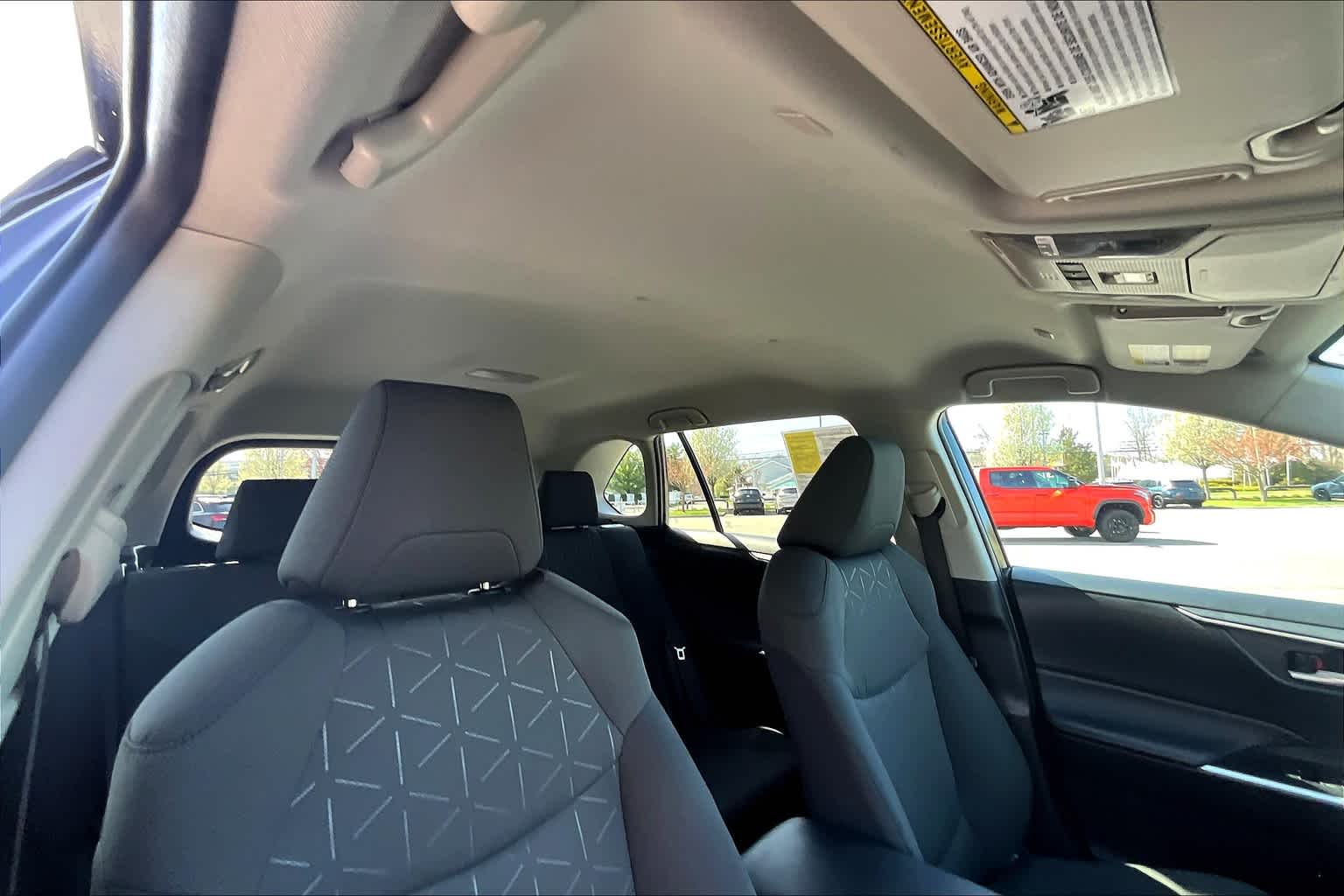 2024 Toyota RAV4 XLE - Photo 22
