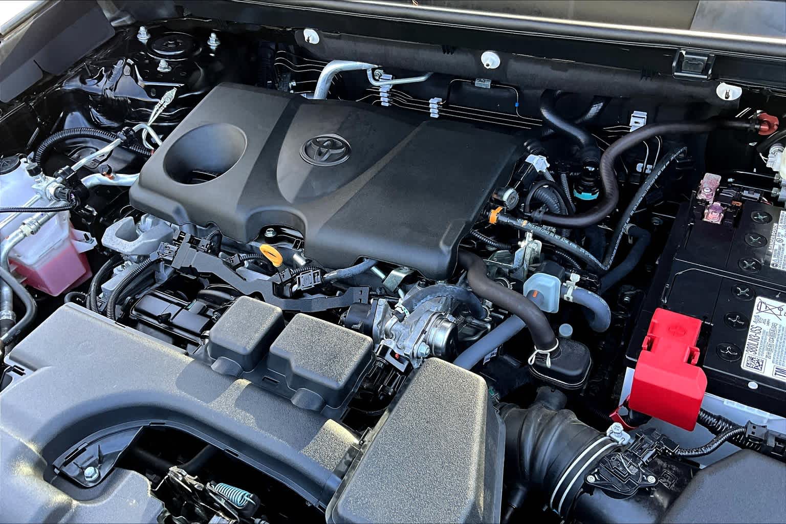 2024 Toyota RAV4 XLE - Photo 35