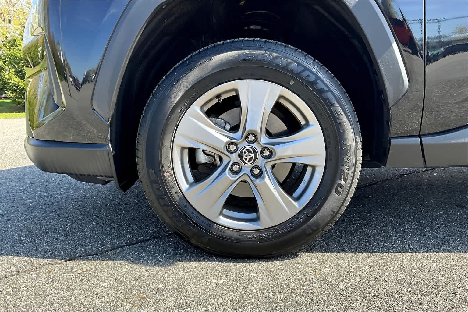 2024 Toyota RAV4 XLE - Photo 7