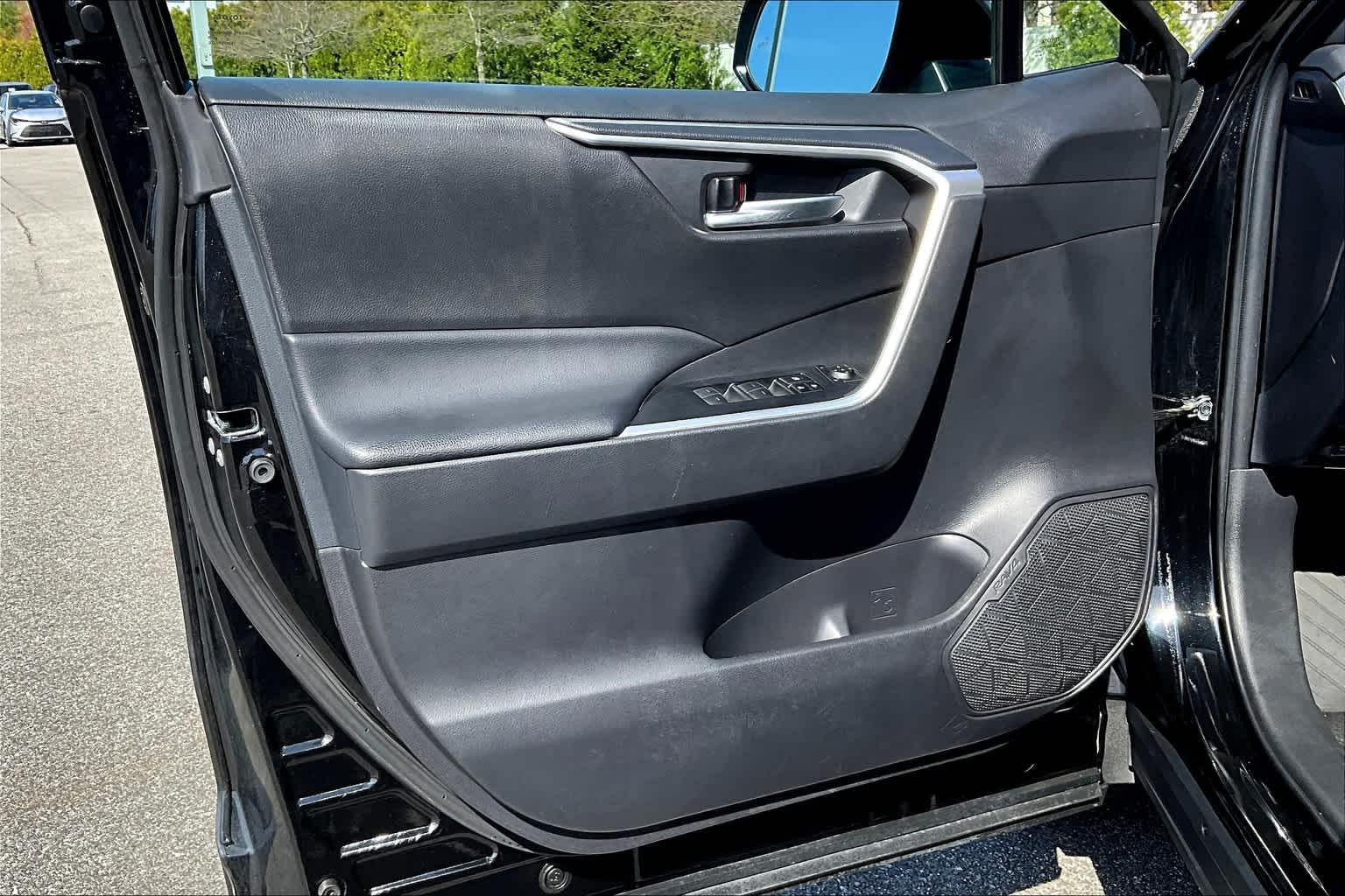 2024 Toyota RAV4 XLE - Photo 9