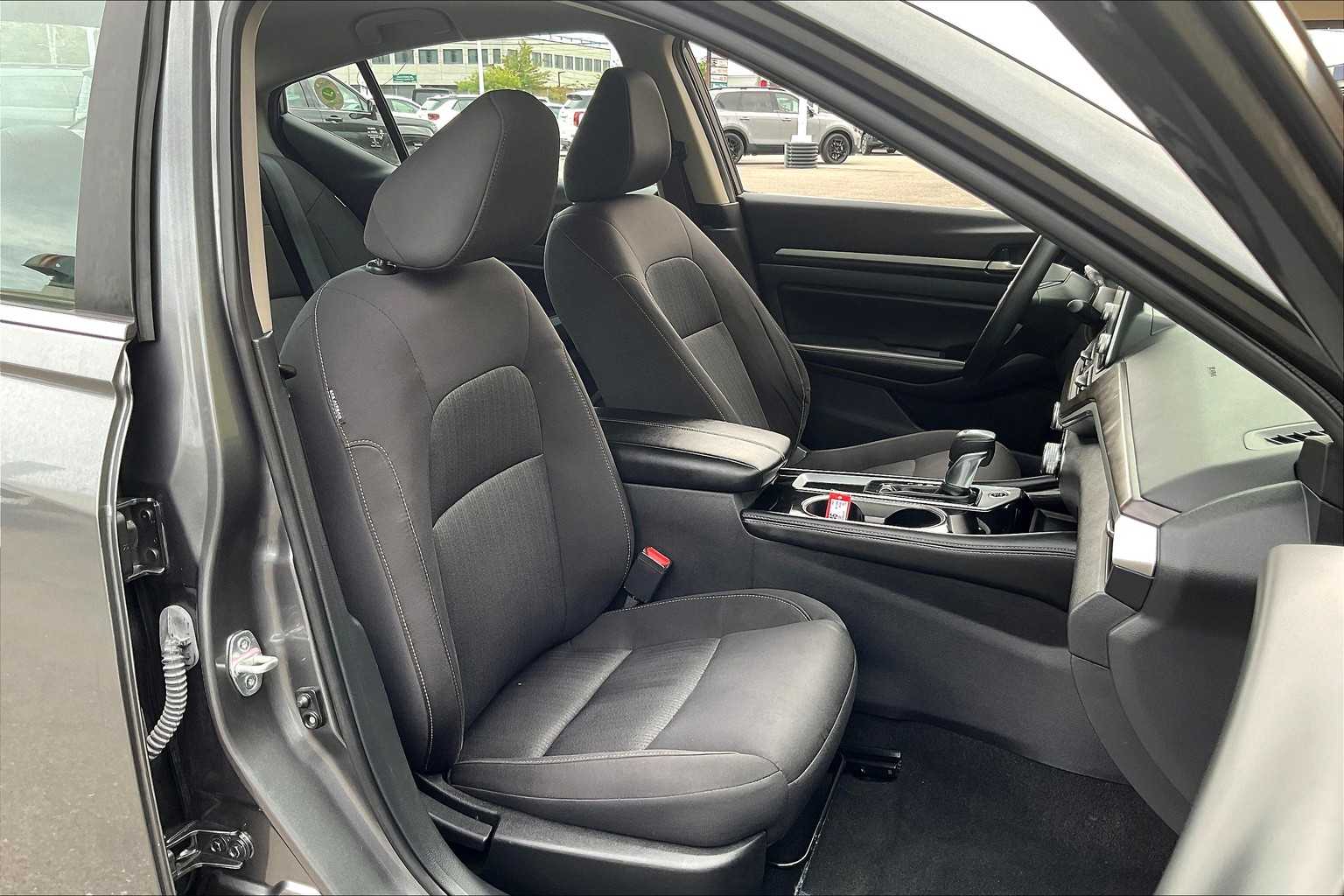 2023 Nissan Altima 2.5 SV - Photo 11