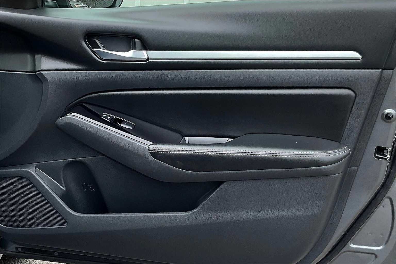 2023 Nissan Altima 2.5 SV - Photo 12