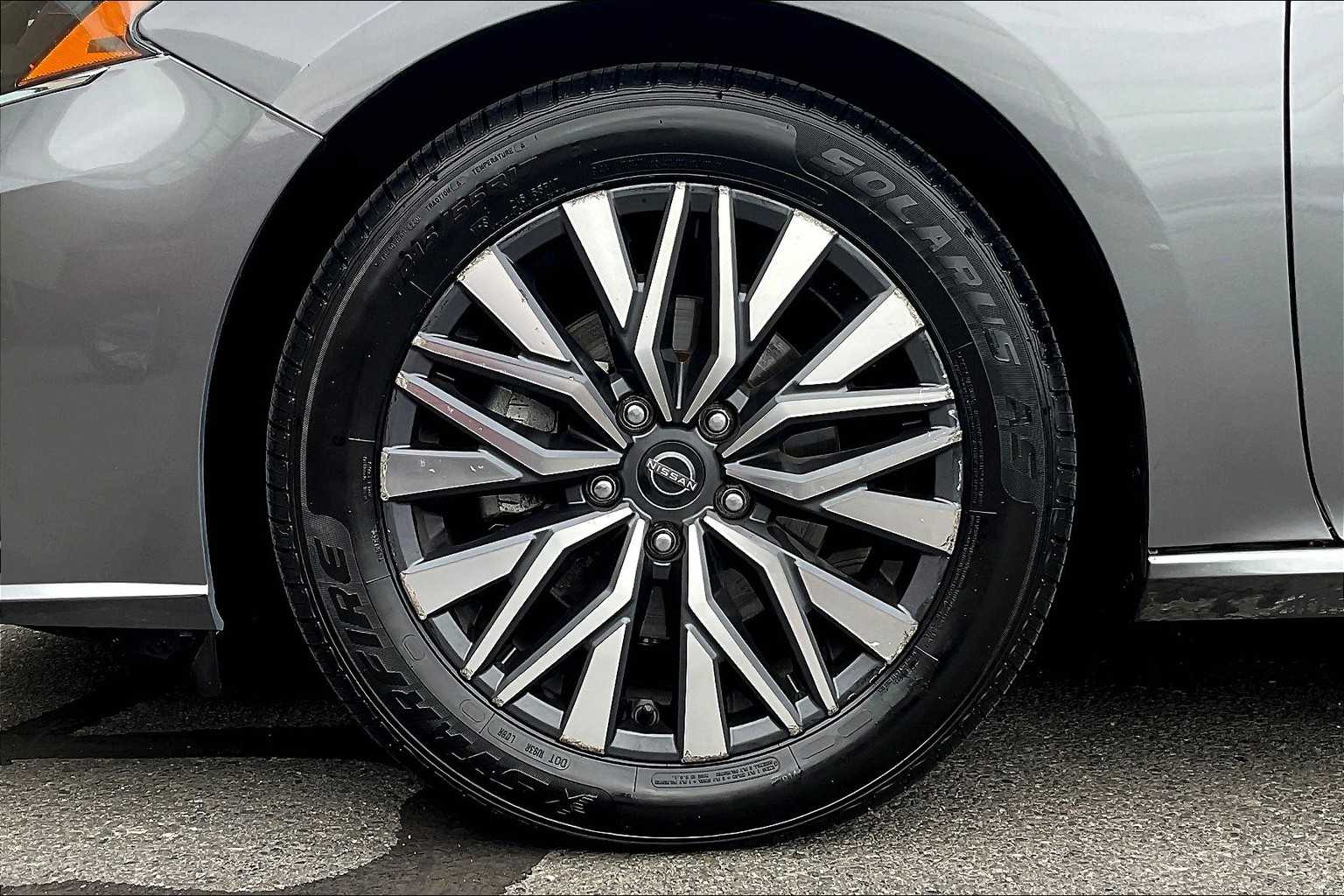 2023 Nissan Altima 2.5 SV - Photo 7