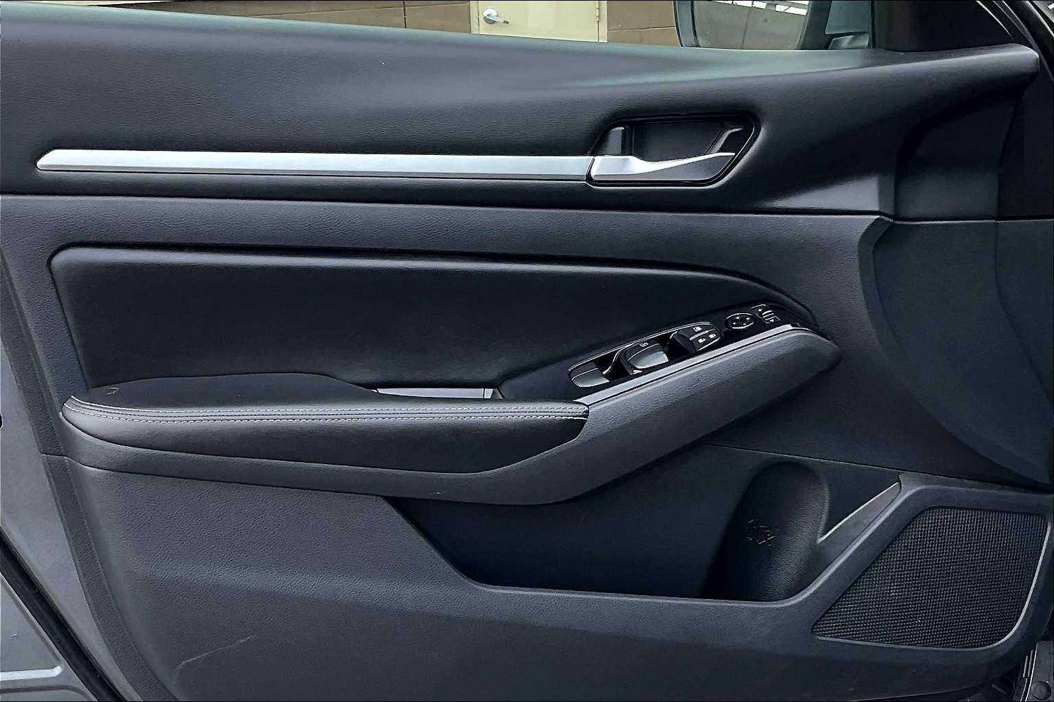 2023 Nissan Altima 2.5 SV - Photo 9