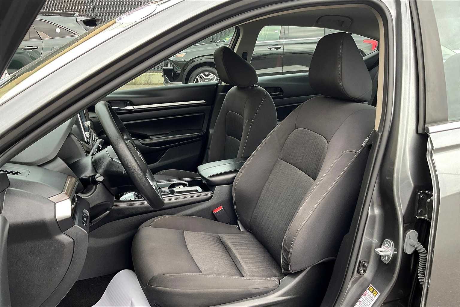 2023 Nissan Altima 2.5 SV - Photo 10